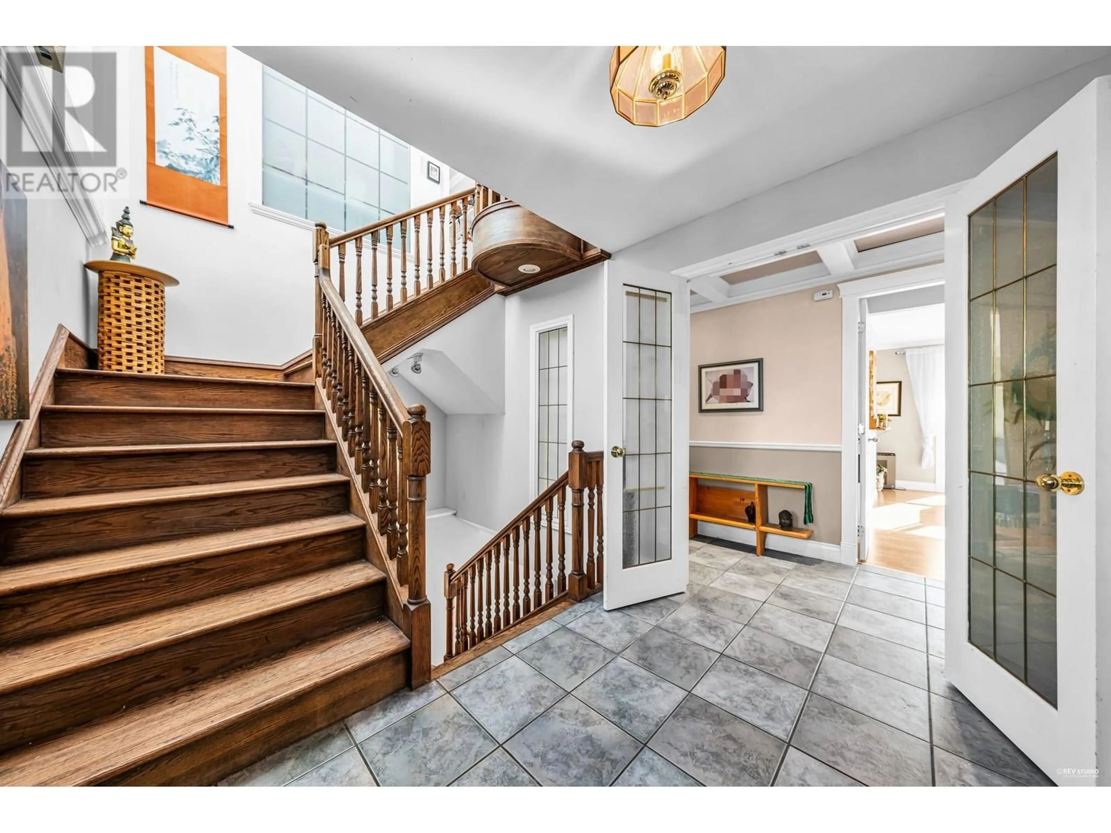 Indoor entryway for 4621 WOODBURN PLACE, West Vancouver British Columbia V7S2W8