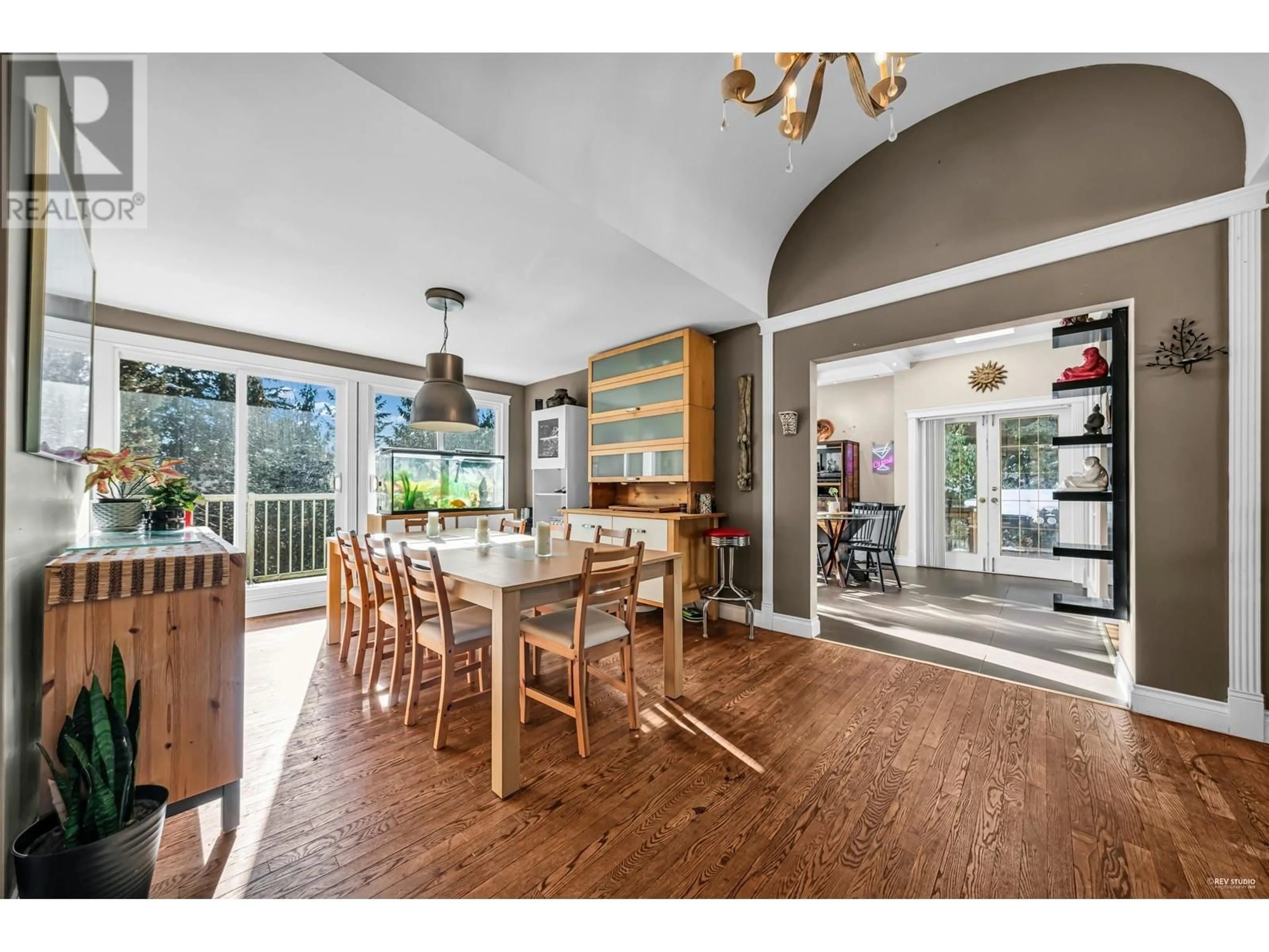 Dining room, wood/laminate floor for 4621 WOODBURN PLACE, West Vancouver British Columbia V7S2W8