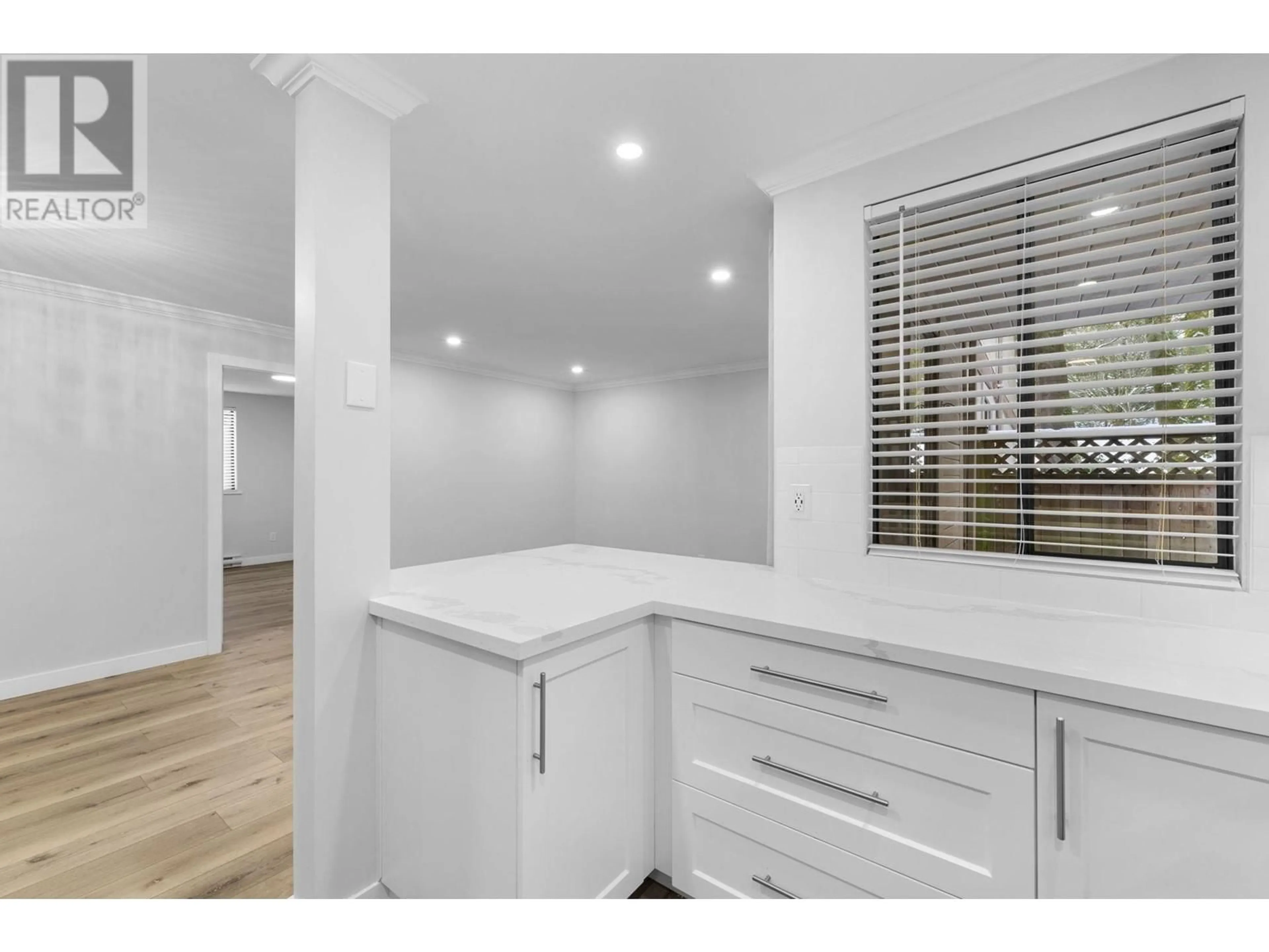 Unknown for 102 - 9152 SATURNA DRIVE, Burnaby British Columbia V3J7K2