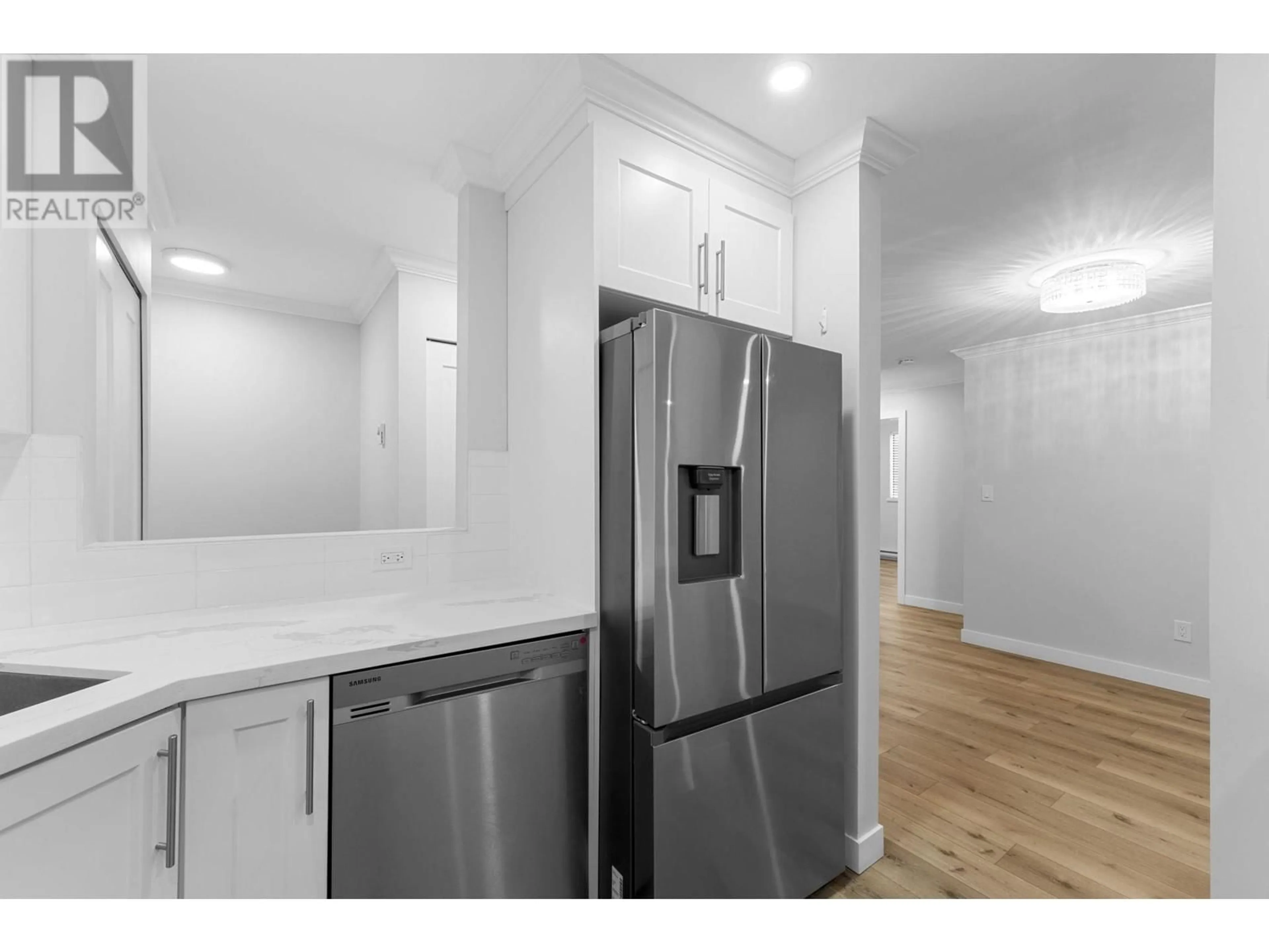 Standard kitchen, unknown for 102 - 9152 SATURNA DRIVE, Burnaby British Columbia V3J7K2