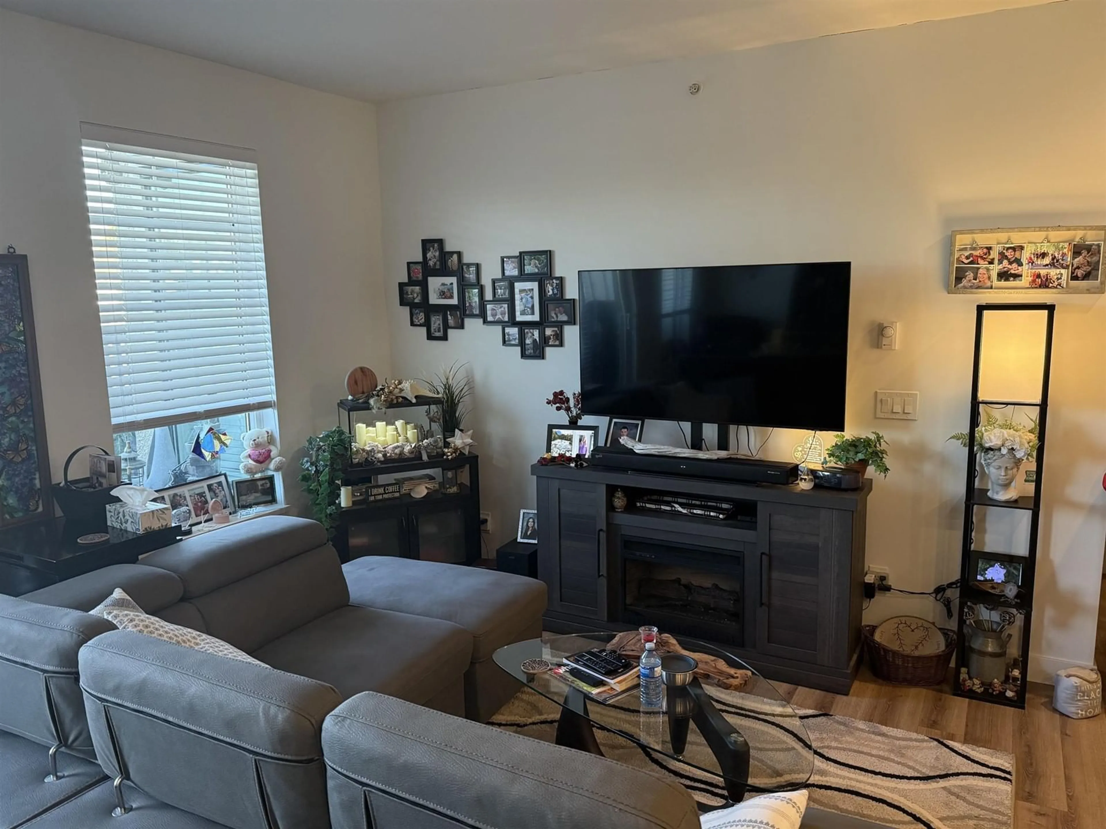 Living room with furniture, unknown for A506 20487 65 AVENUE, Langley British Columbia V2Y3K5