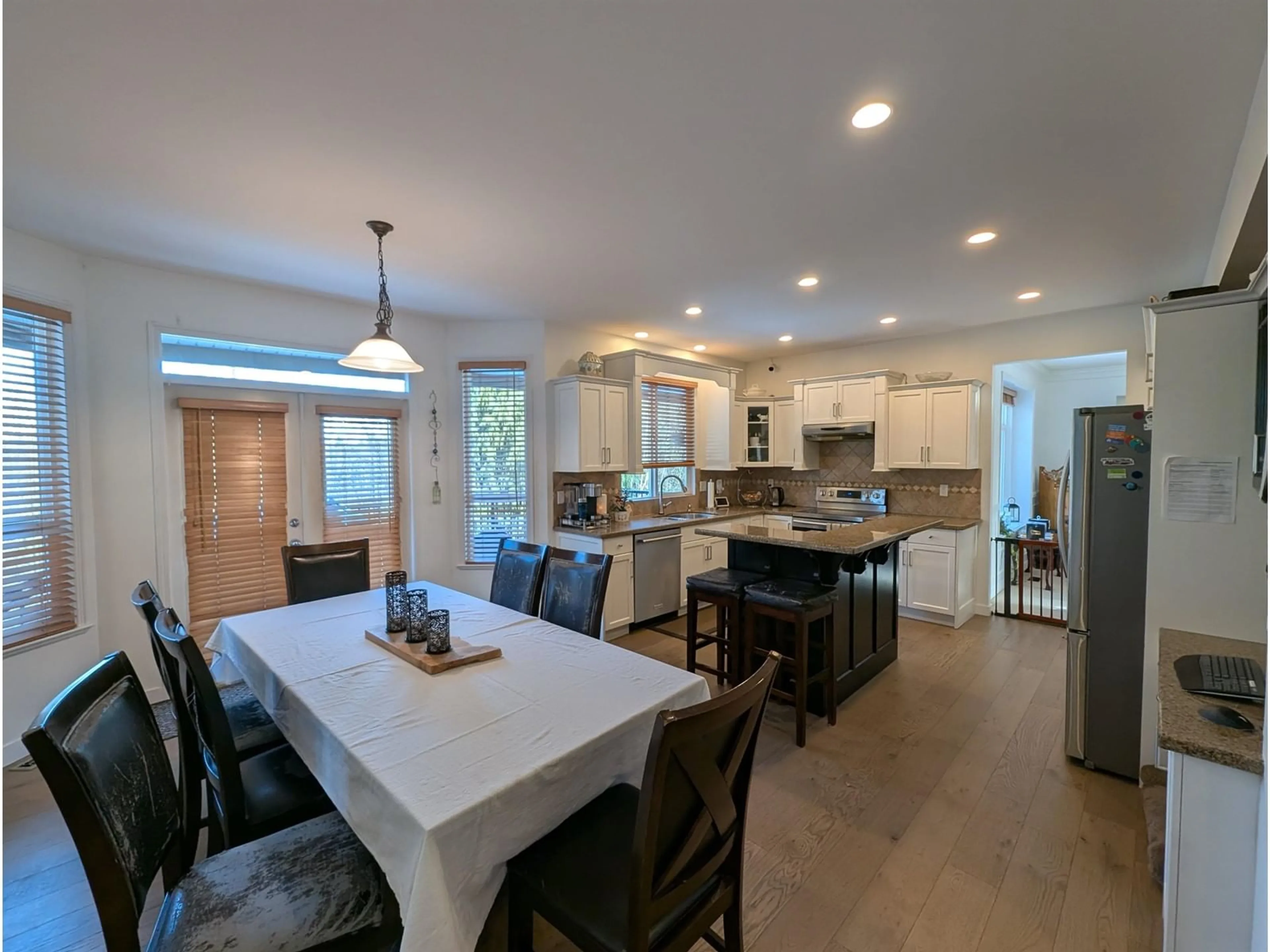 Open concept kitchen, ceramic/tile floor for 11082 168, Surrey British Columbia V4N5G6
