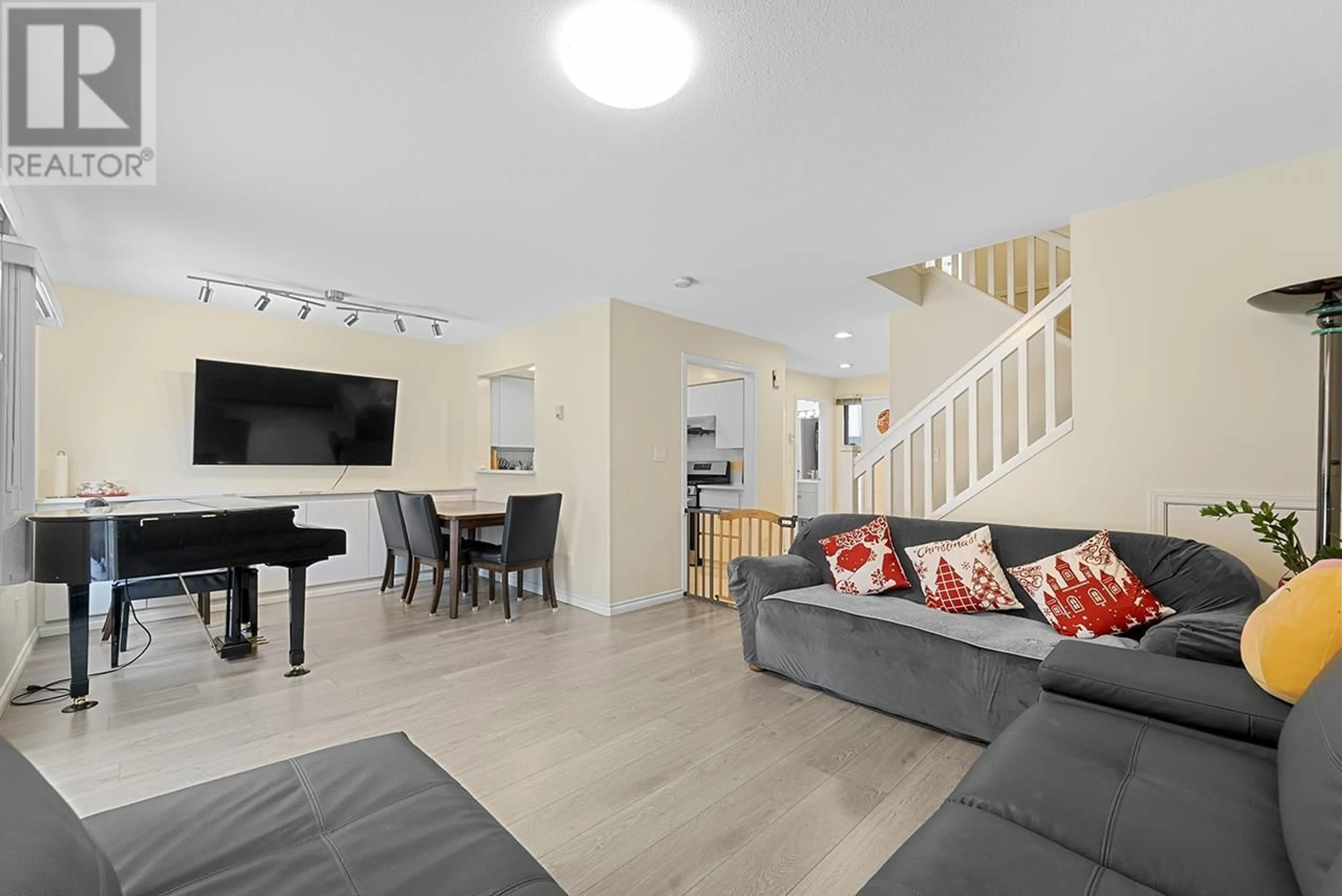Living room with furniture, unknown for 23 - 10080 KILBY DRIVE, Richmond British Columbia V6X3W2