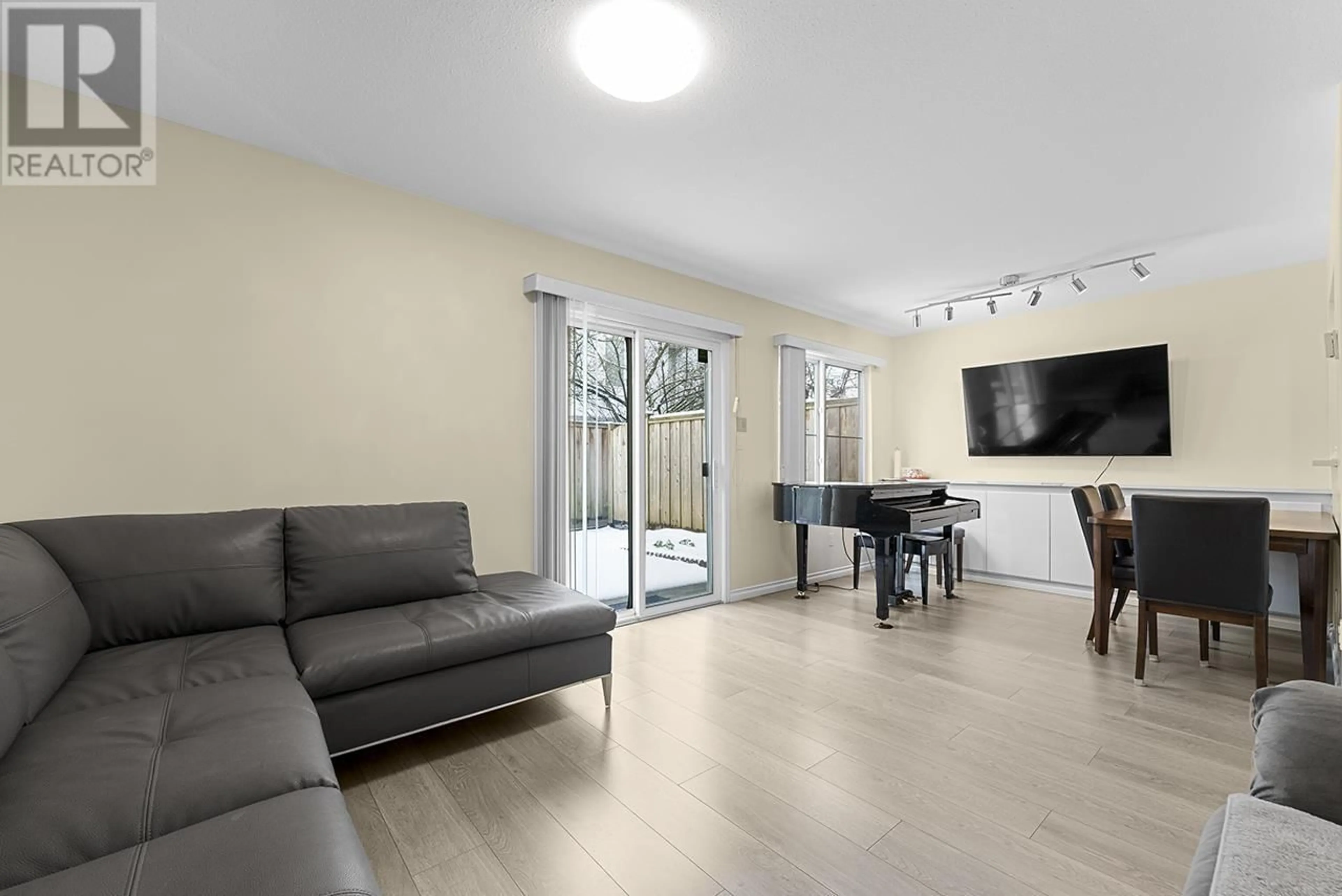 Living room with furniture, unknown for 23 - 10080 KILBY DRIVE, Richmond British Columbia V6X3W2