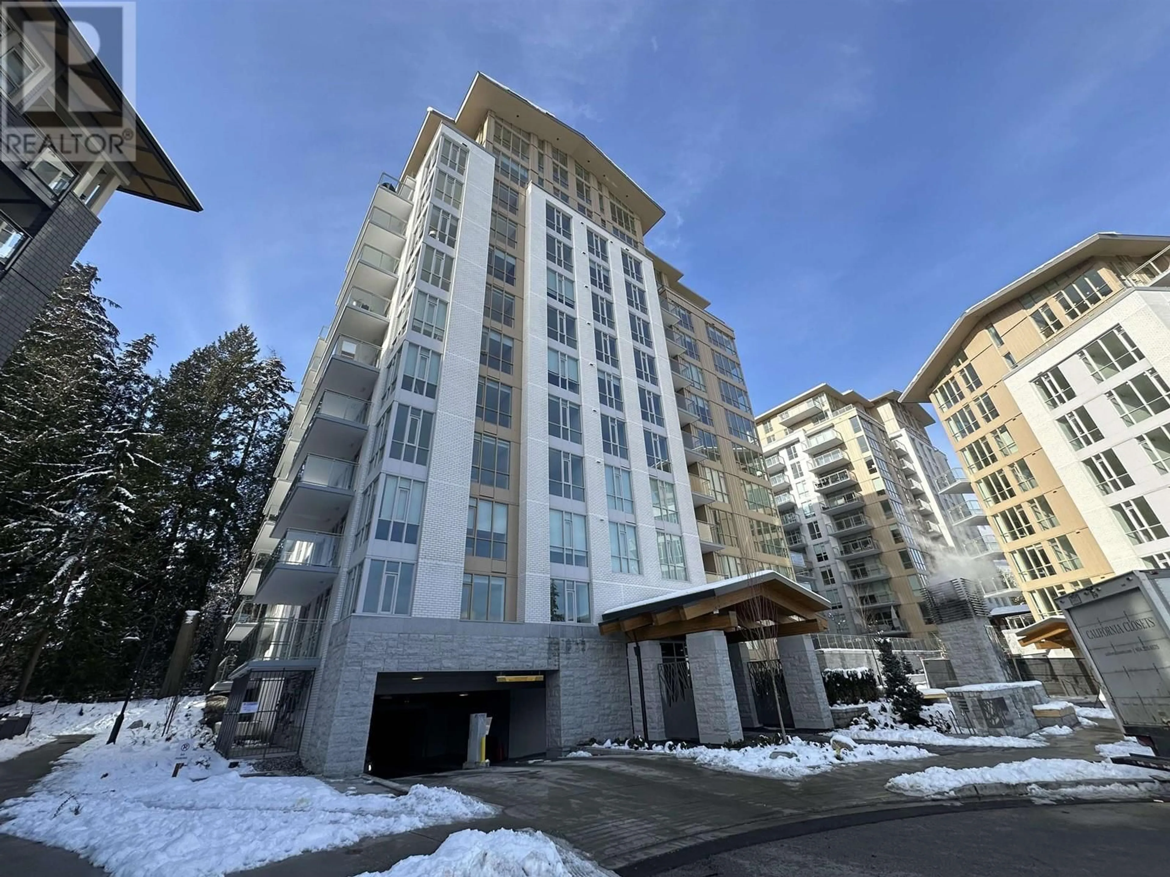 Indoor foyer for 401 2325 EMERY COURT, North Vancouver British Columbia V7J0E3