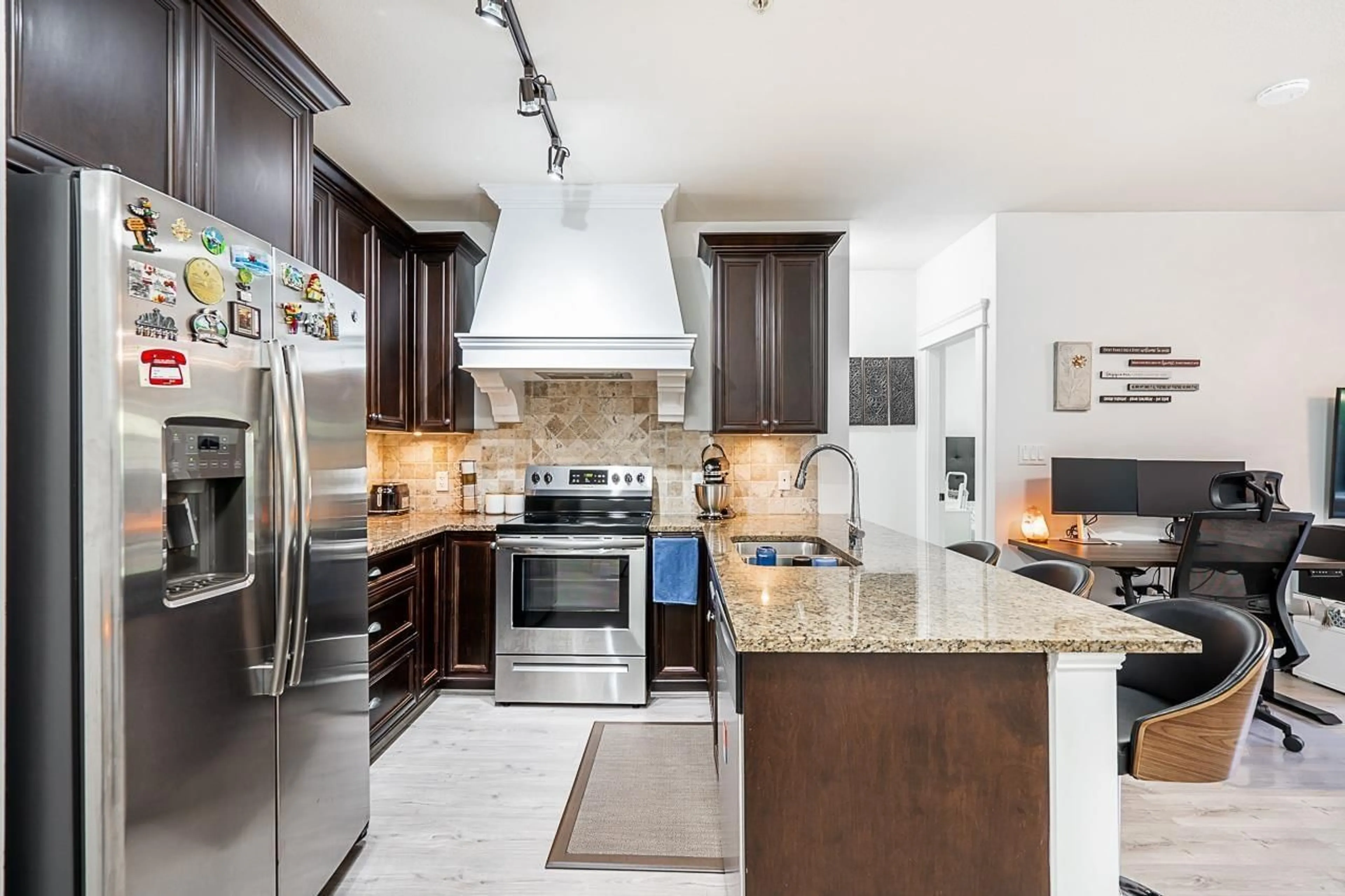Open concept kitchen, ceramic/tile floor for 101 - 19530 65, Surrey British Columbia V4N6M1