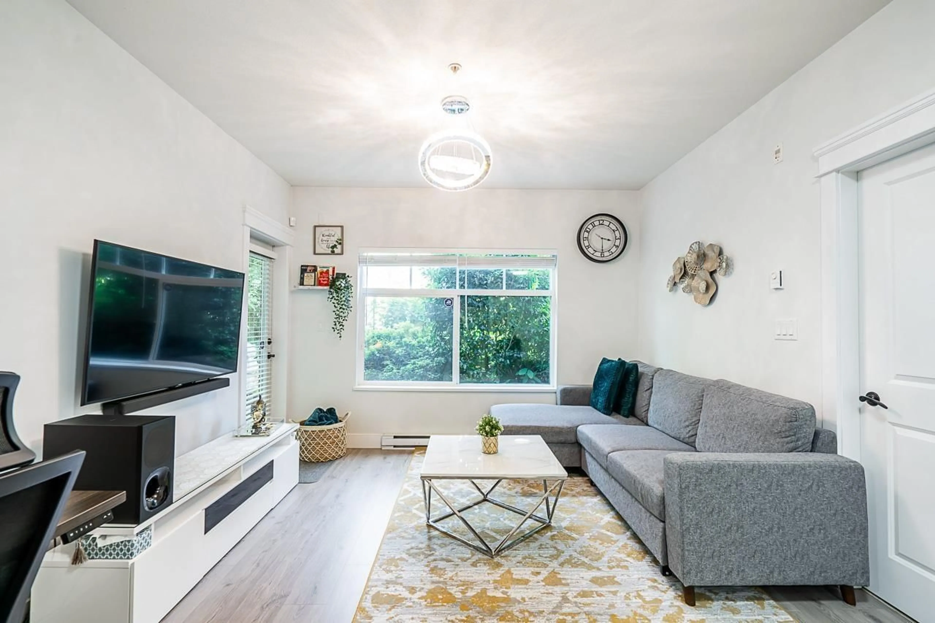 Living room with furniture, wood/laminate floor for 101 - 19530 65, Surrey British Columbia V4N6M1