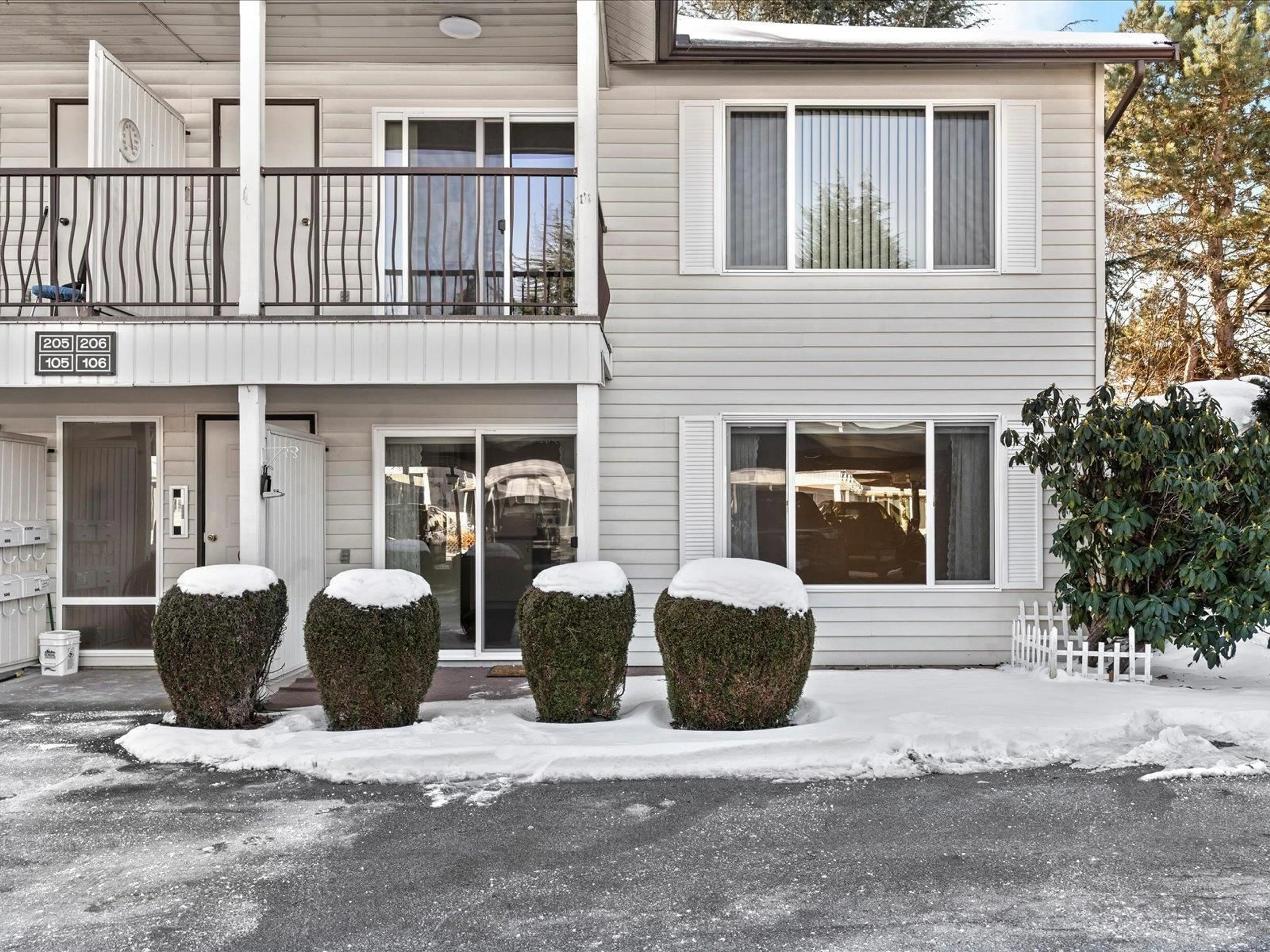 Patio, unknown for 106 - 2853 BOURQUIN WEST, Abbotsford British Columbia V2S6H6