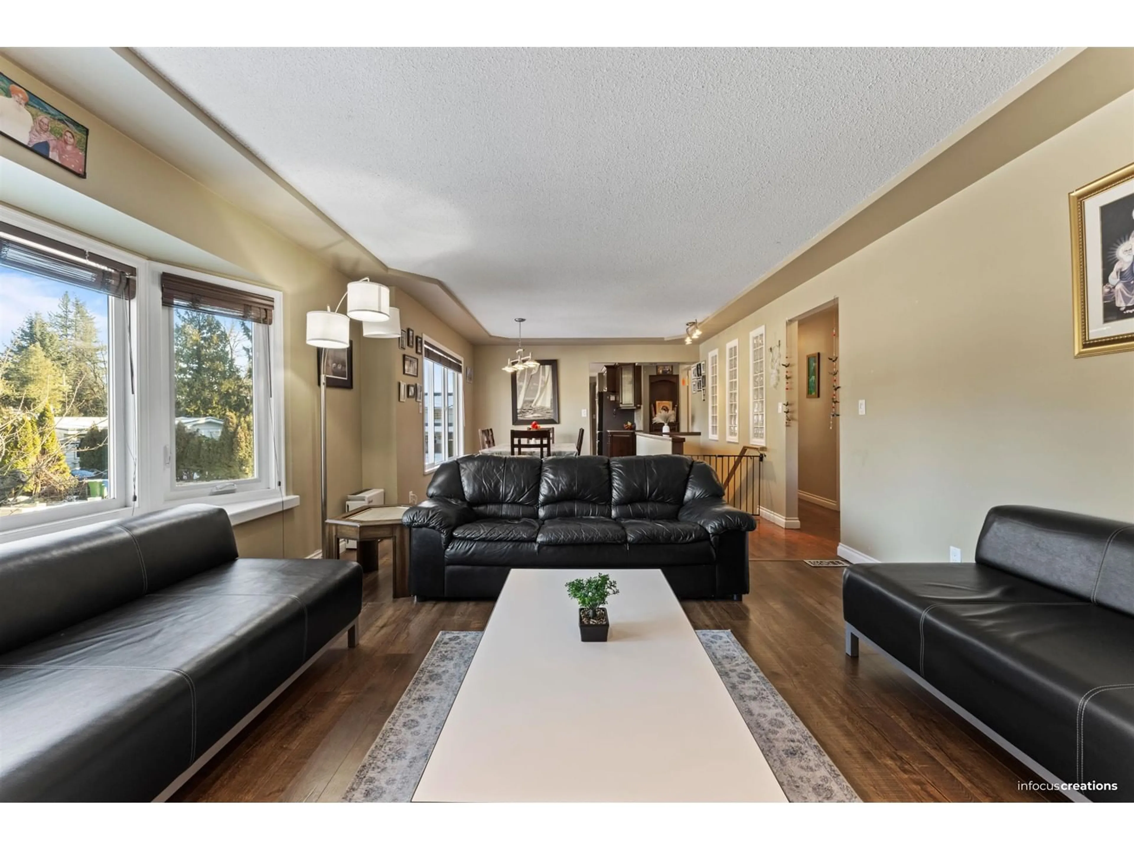 Living room with furniture, unknown for 2091 PAULSON CRESCENT, Abbotsford British Columbia V2S1M6