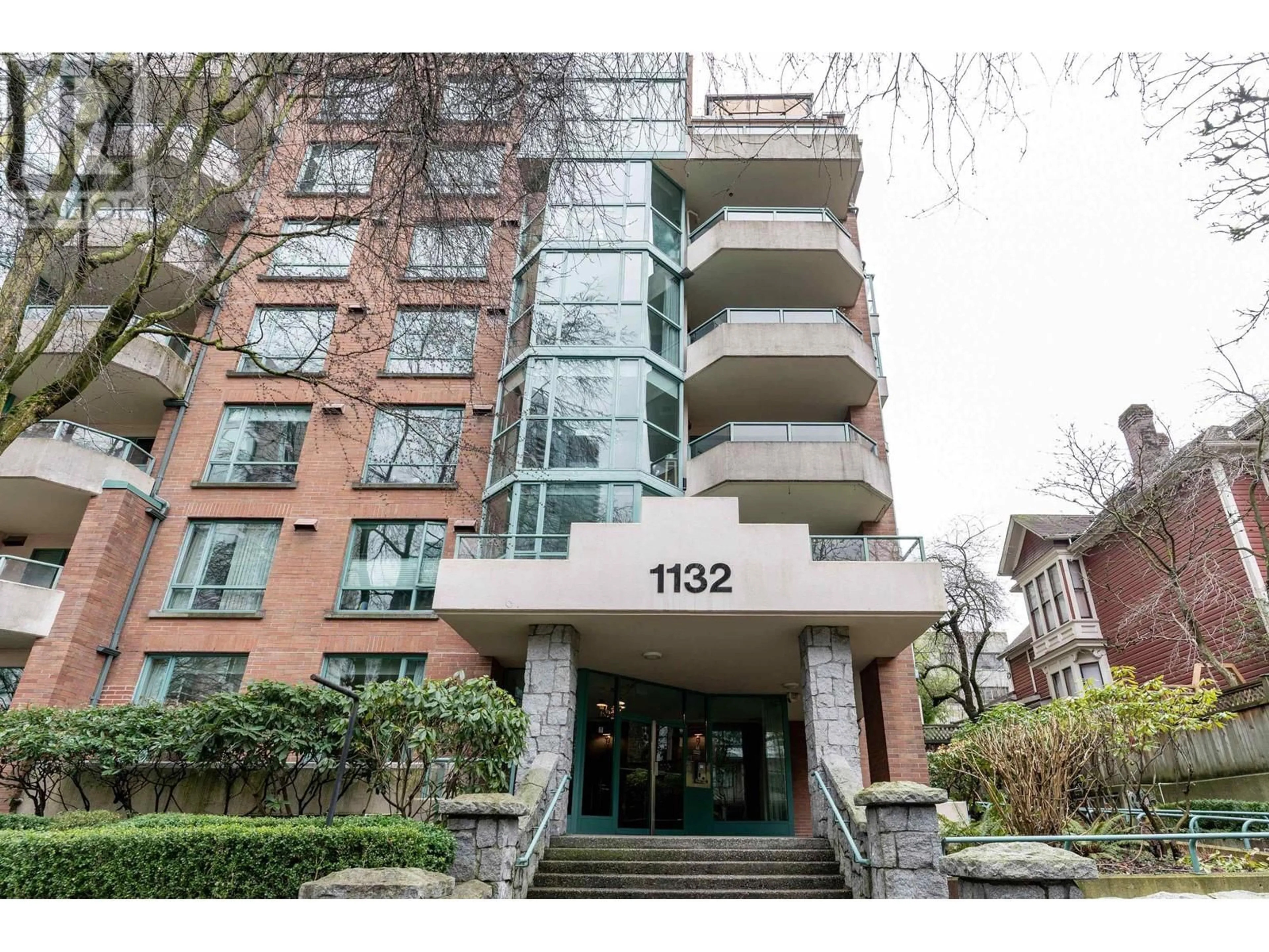 Indoor foyer for 704 1132 HARO STREET, Vancouver British Columbia V6E1C9