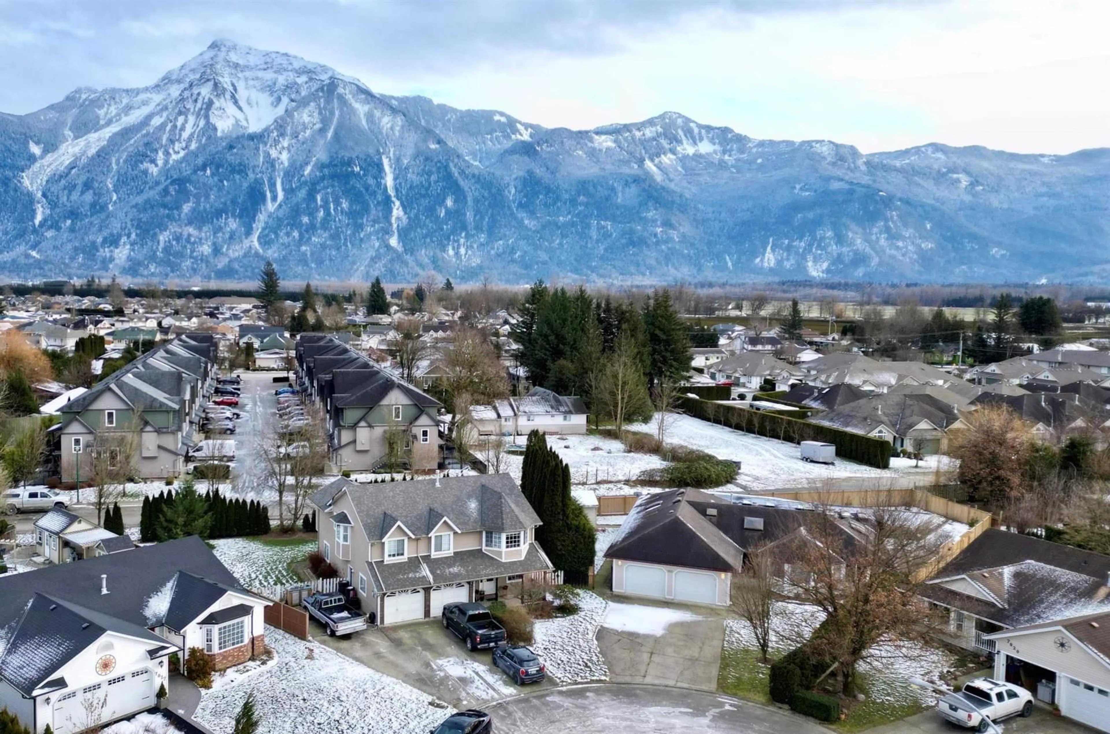 A pic from outside/outdoor area/front of a property/back of a property/a pic from drone, mountain view for 7023 MULBERRY PLACE|Agassiz, Agassiz British Columbia V0M1A3