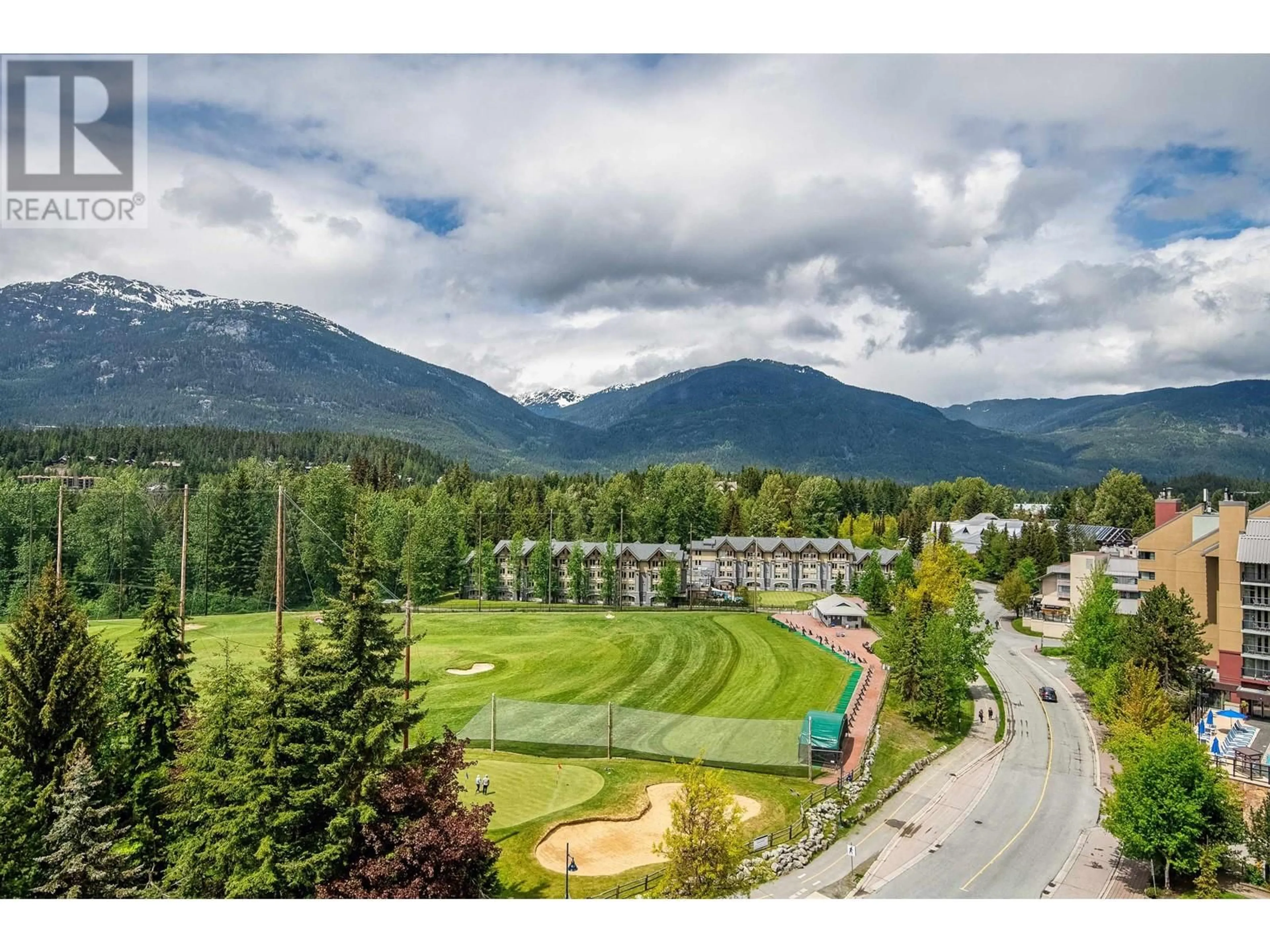 A pic from outside/outdoor area/front of a property/back of a property/a pic from drone, mountain view for 861 4090 WHISTLER WAY, Whistler British Columbia V8E1J3