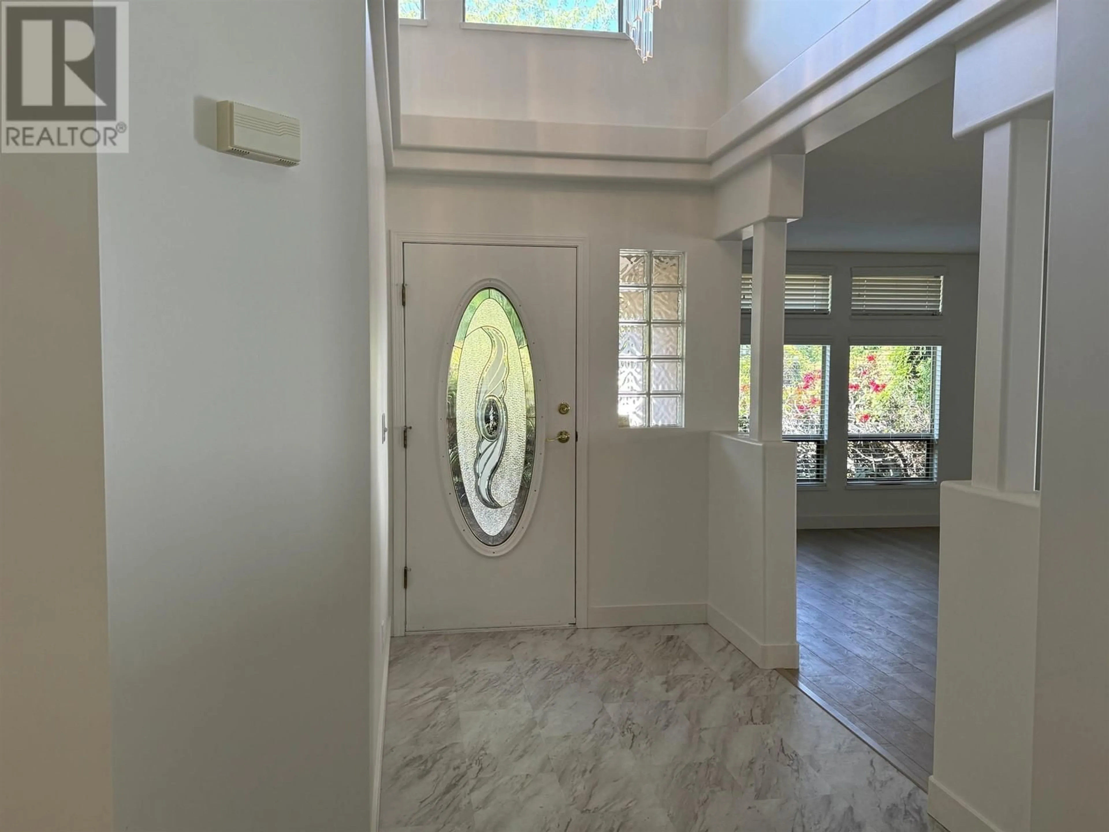 Indoor foyer for 5398 COMMODORE DRIVE, Delta British Columbia V4K5B7