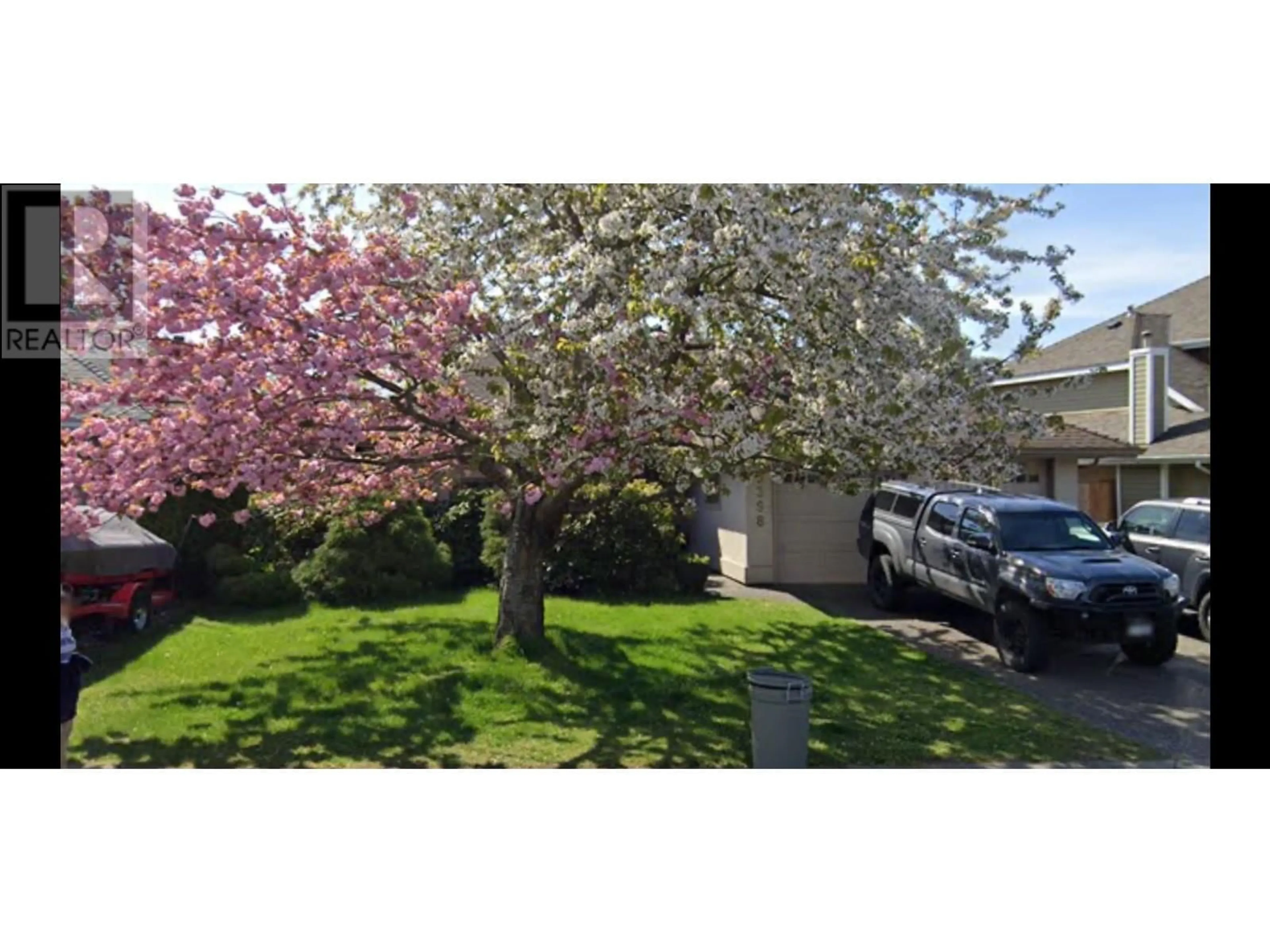 A pic from outside/outdoor area/front of a property/back of a property/a pic from drone, street for 5398 COMMODORE DRIVE, Delta British Columbia V4K5B7