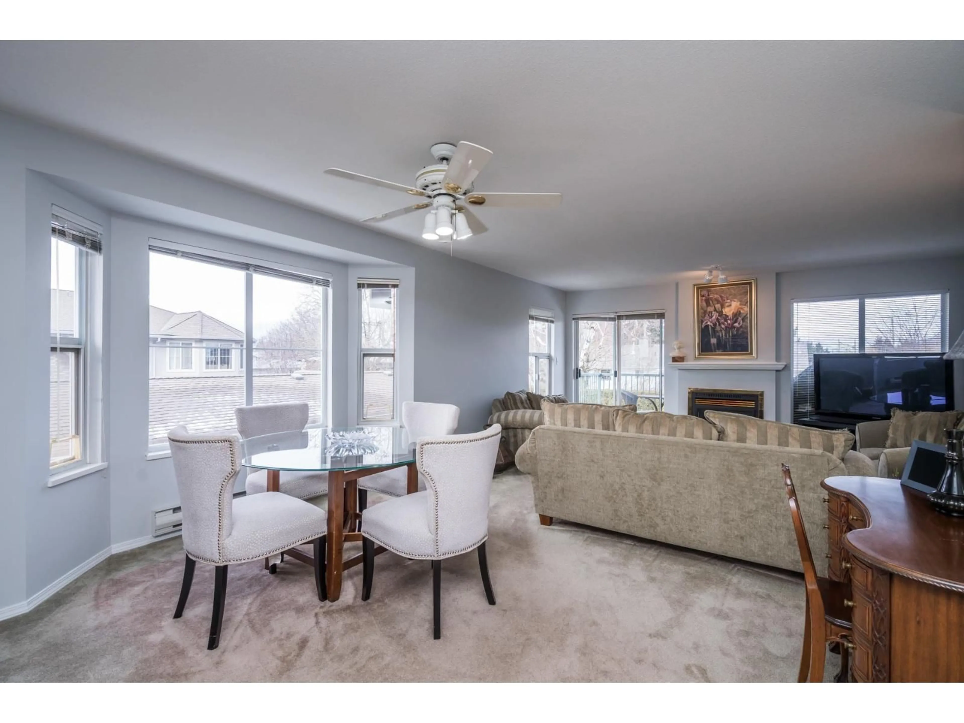 Living room with furniture, unknown for 16 - 8533 BROADWAY STREET, Chilliwack British Columbia V2P5V4