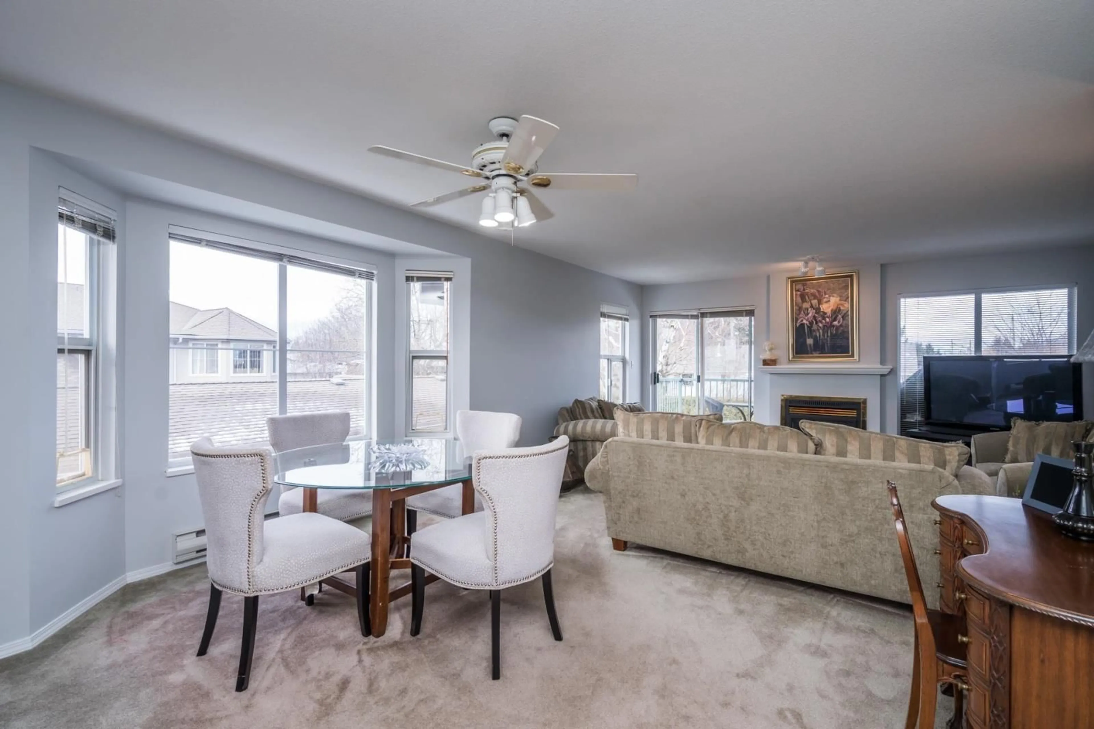 Living room with furniture, unknown for 16 - 8533 BROADWAY STREET, Chilliwack British Columbia V2P5V4