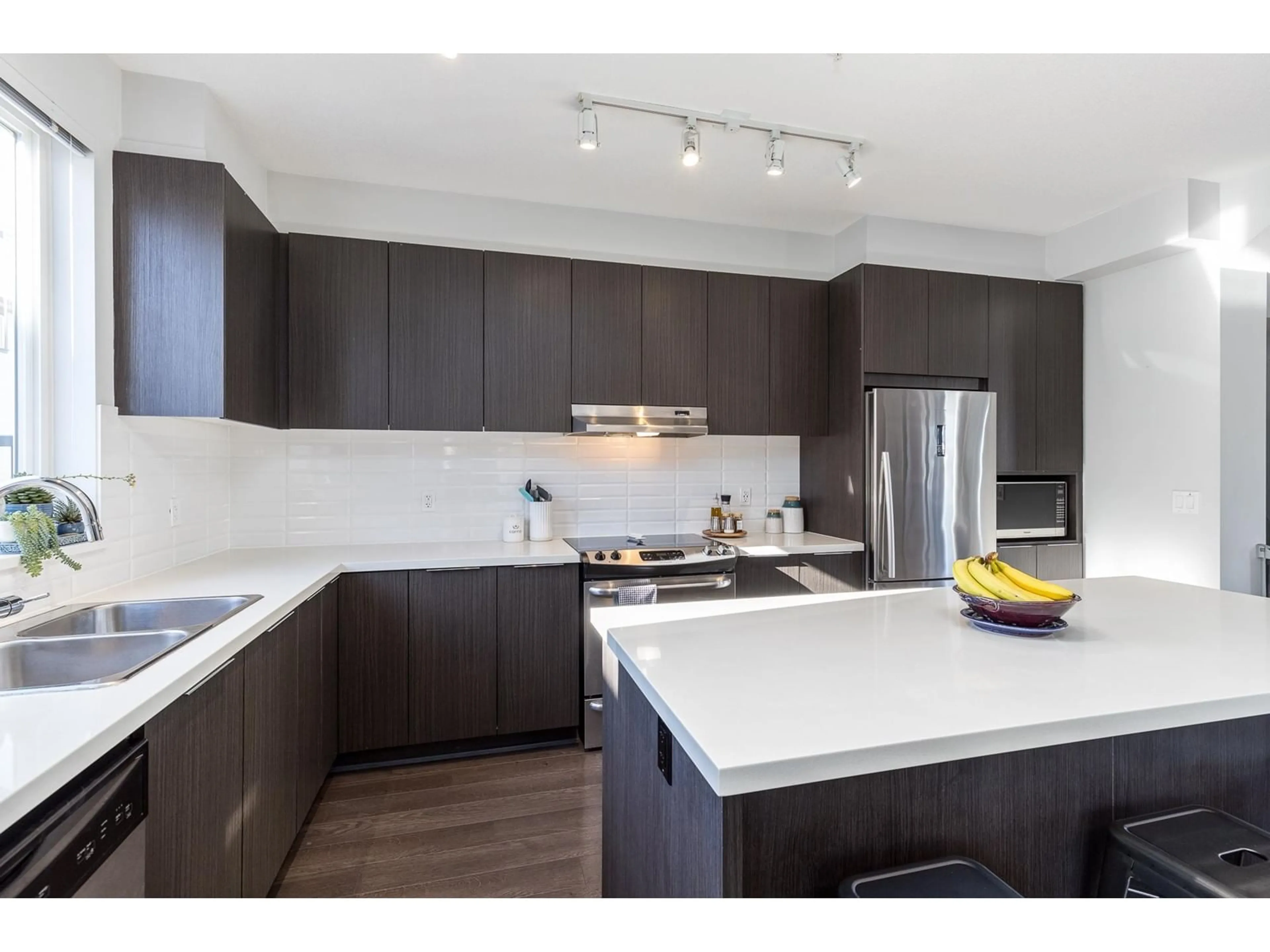 Contemporary kitchen, unknown for 112 8138 204 STREET, Langley British Columbia V2Y0T4