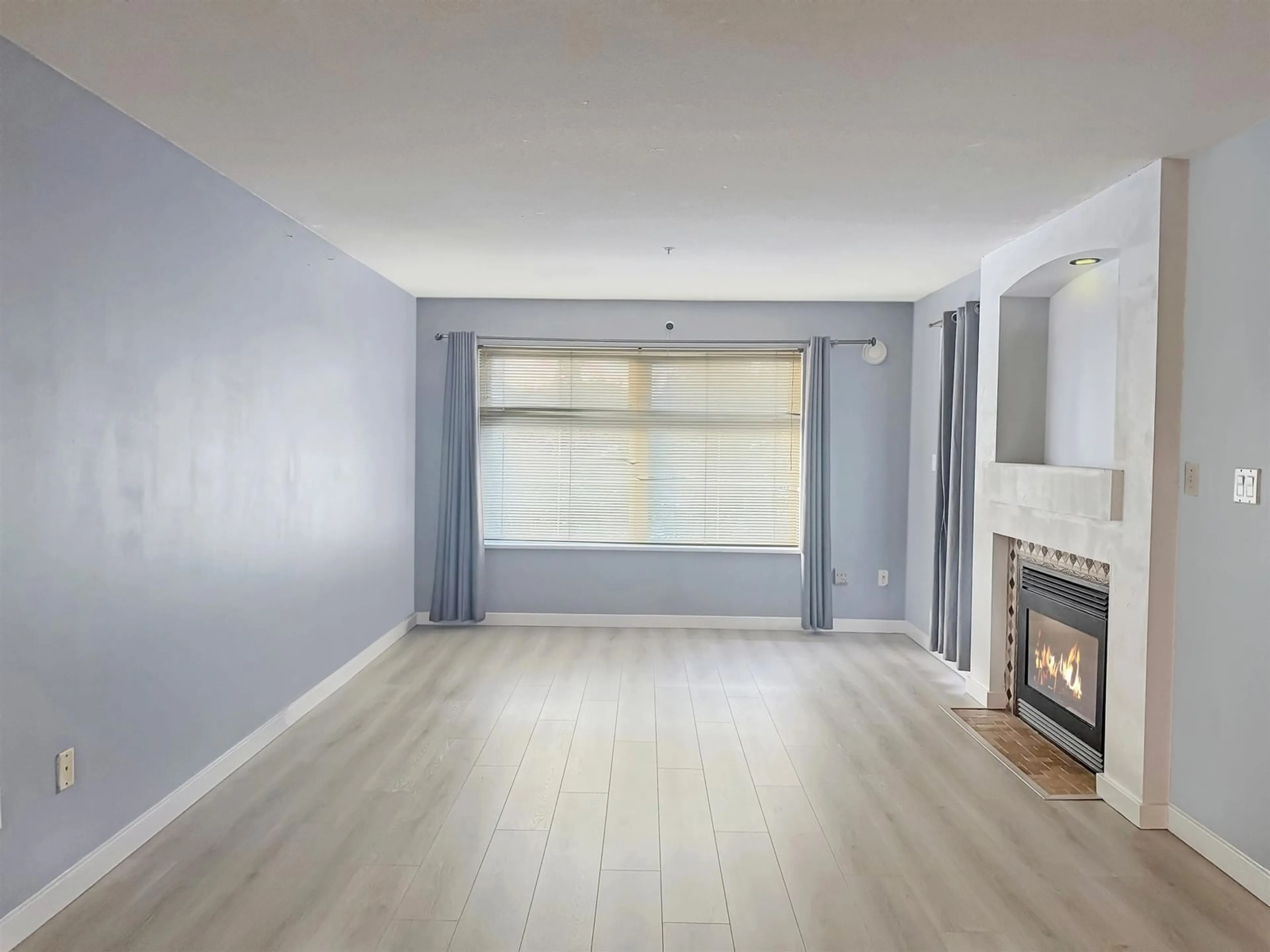 A pic of a room for 418 - 15210 GUILDFORD, Surrey British Columbia V3R0X7