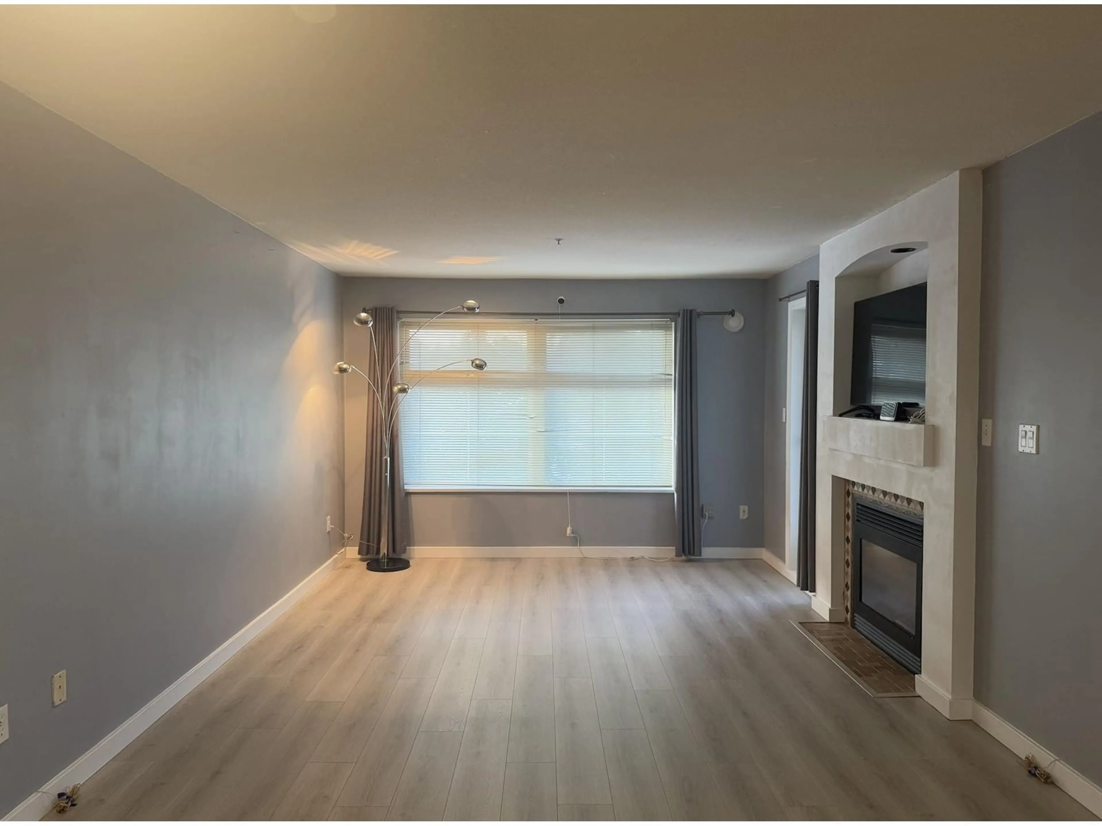 A pic of a room for 418 15210 GUILDFORD DRIVE, Surrey British Columbia V3R0X7