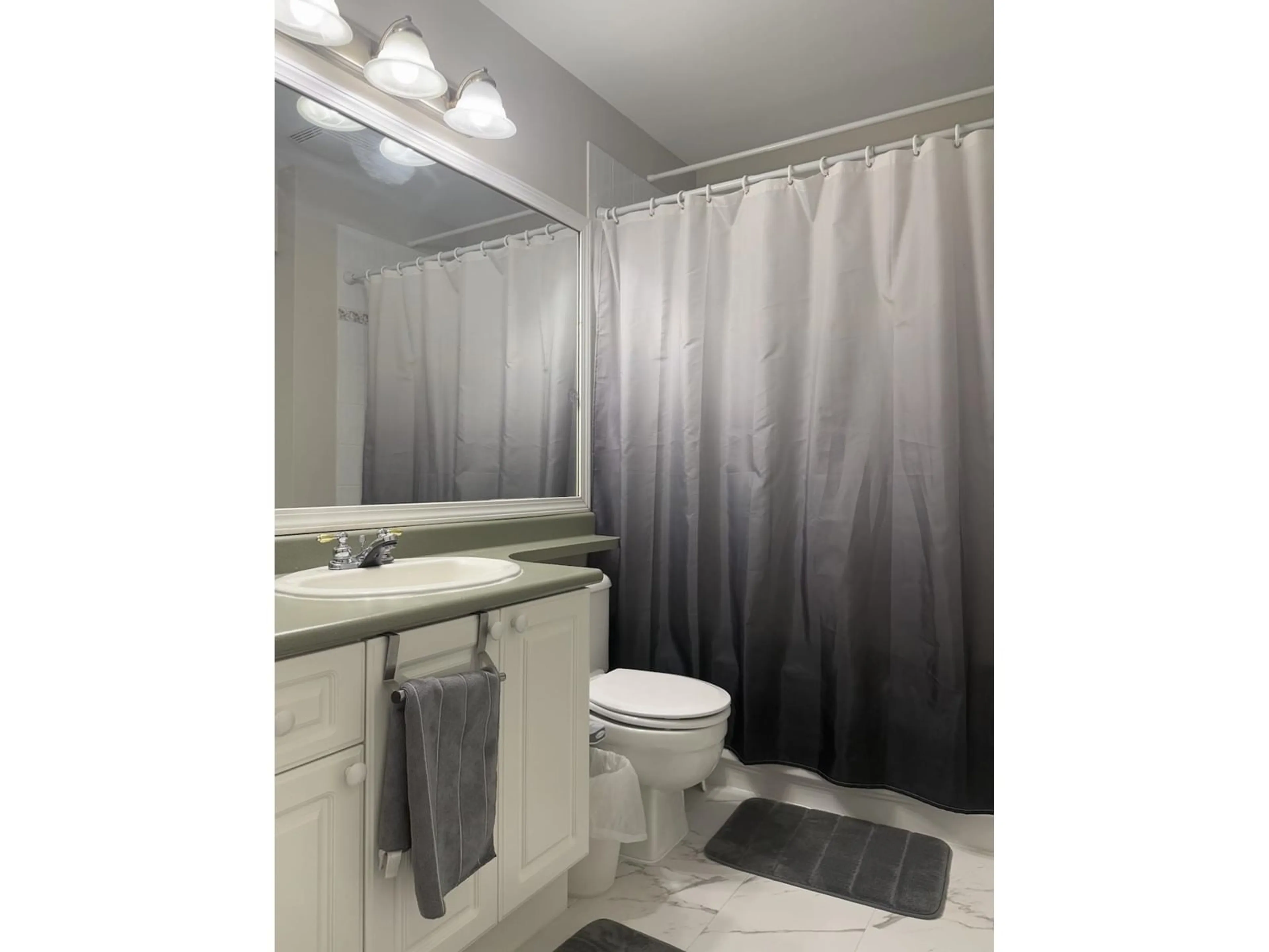 Standard bathroom, unknown for 418 15210 GUILDFORD DRIVE, Surrey British Columbia V3R0X7