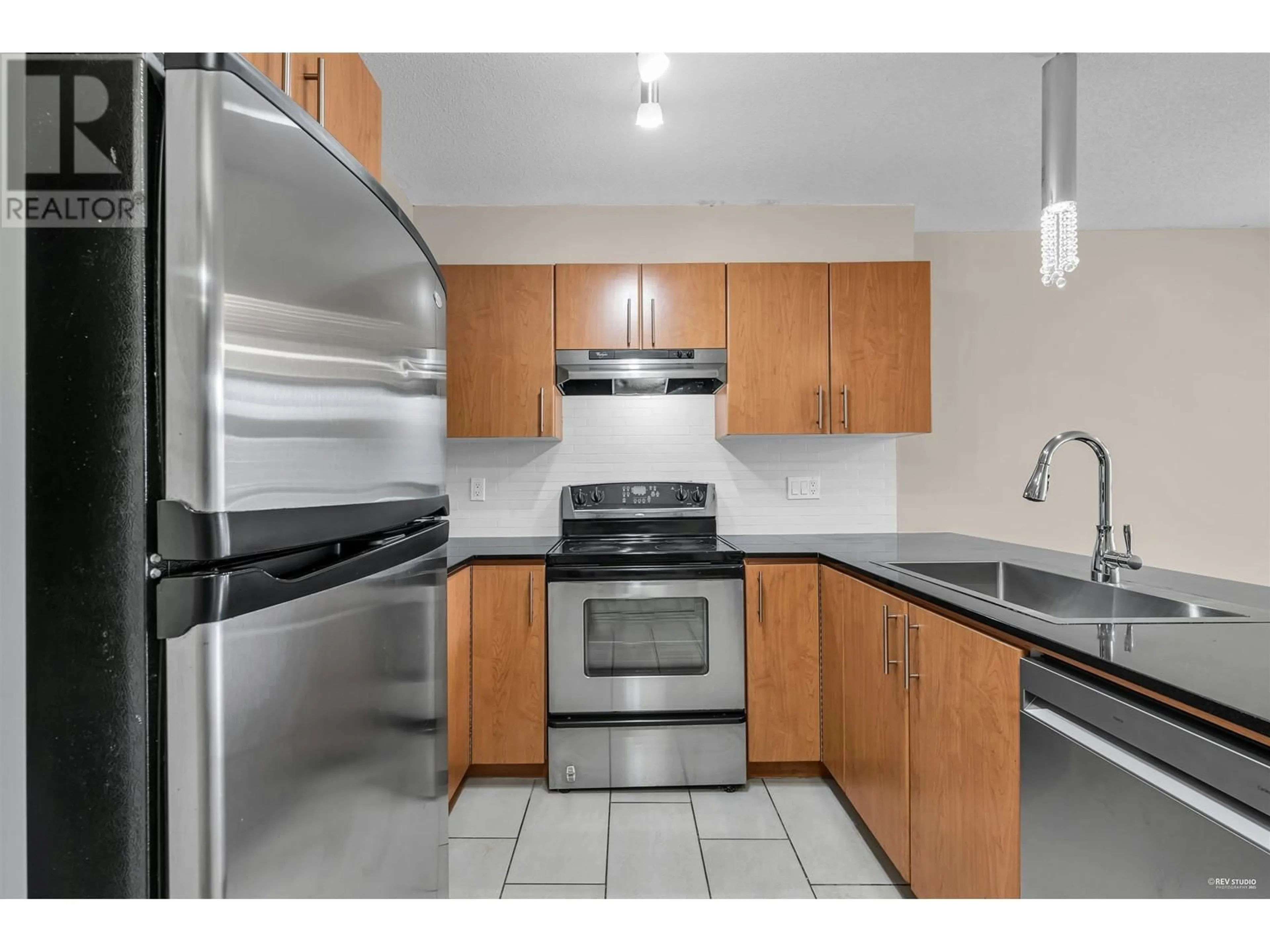 Standard kitchen, unknown for 429 1633 MACKAY AVENUE, North Vancouver British Columbia V7P0A2