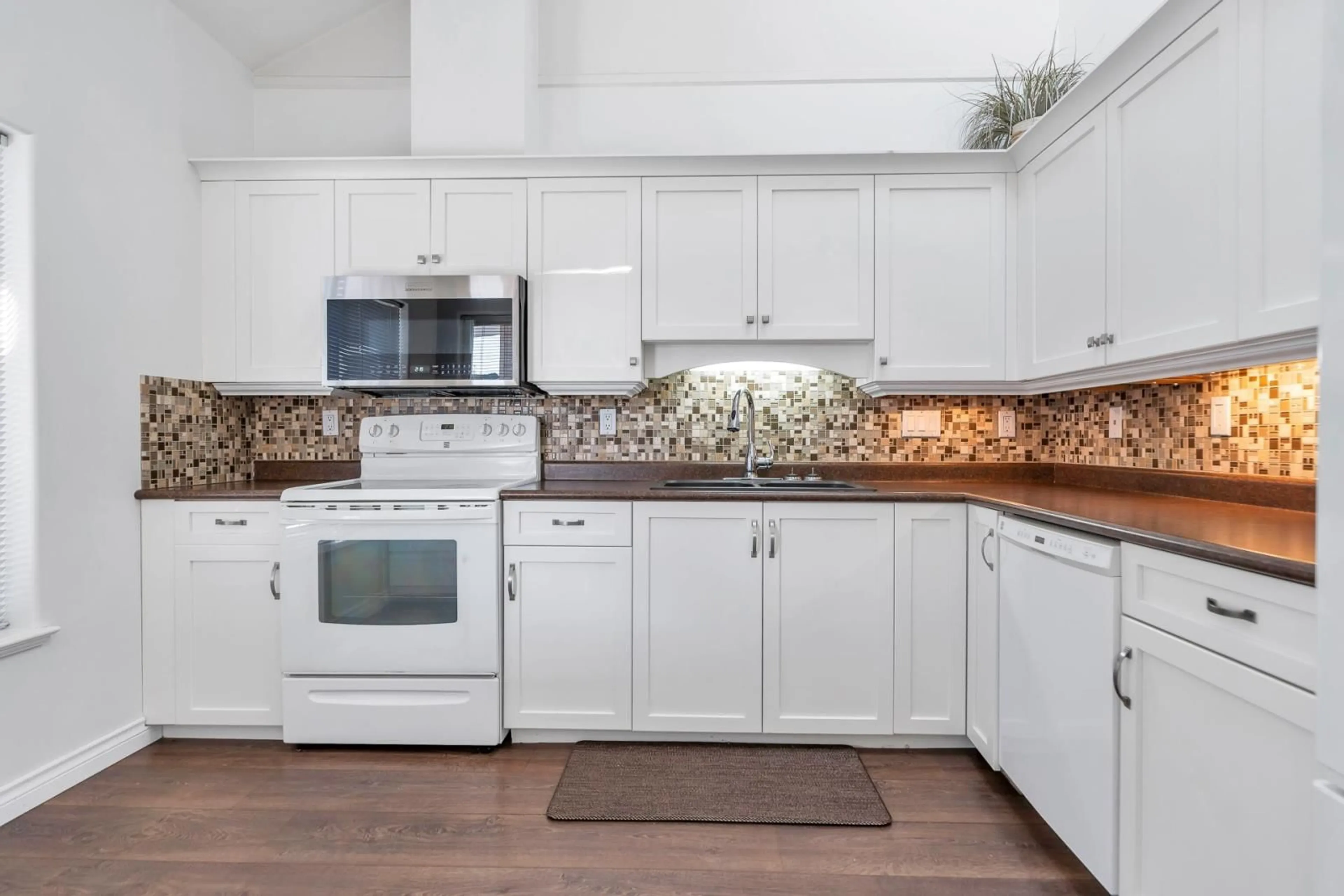 Open concept kitchen, ceramic/tile floor for 171 8485 YOUNG ROAD|Chilliwack Proper So, Chilliwack British Columbia V2P7Y7