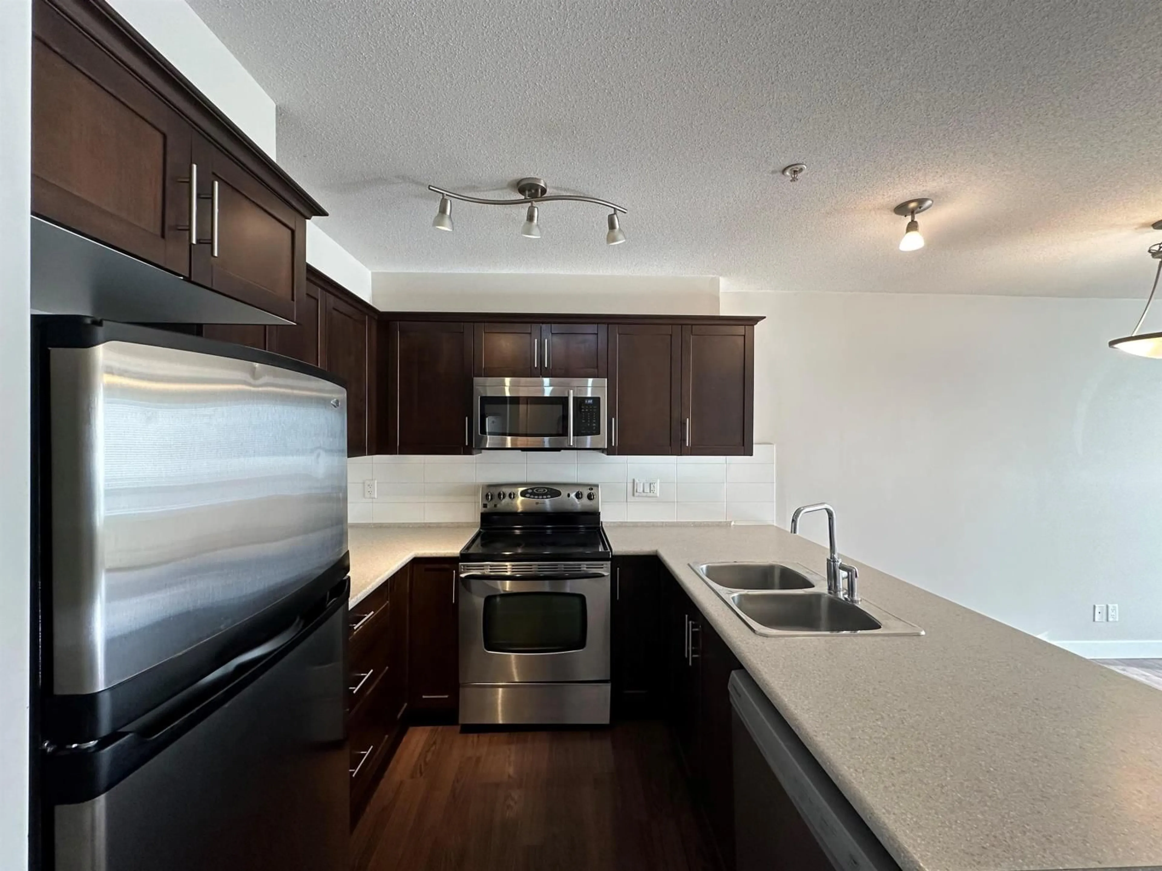 Standard kitchen, unknown for 117 - 46289 YALE ROAD, Chilliwack British Columbia V2P0B9