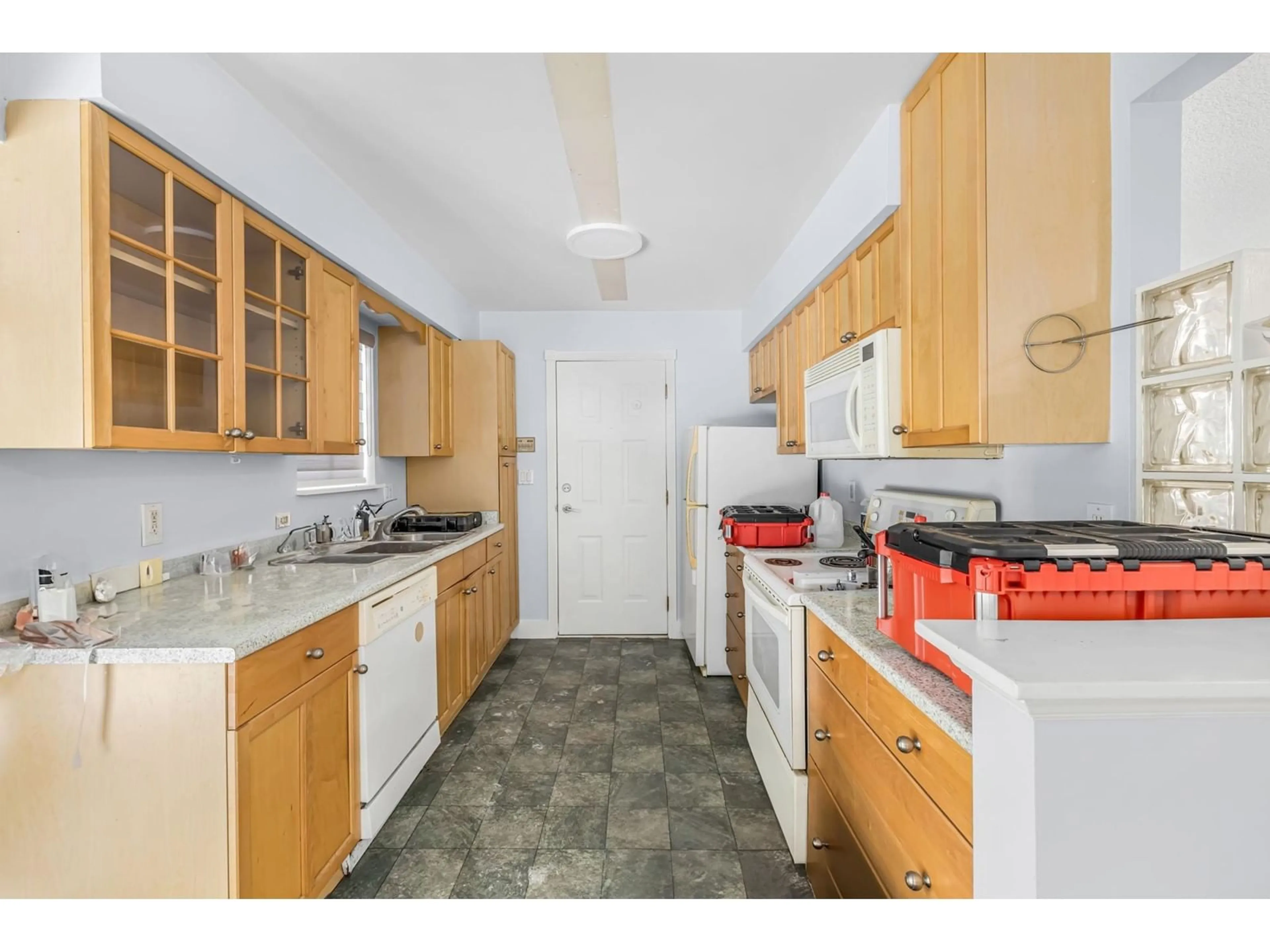 Standard kitchen, unknown for 11377 77 AVENUE, Delta British Columbia V4C1M2