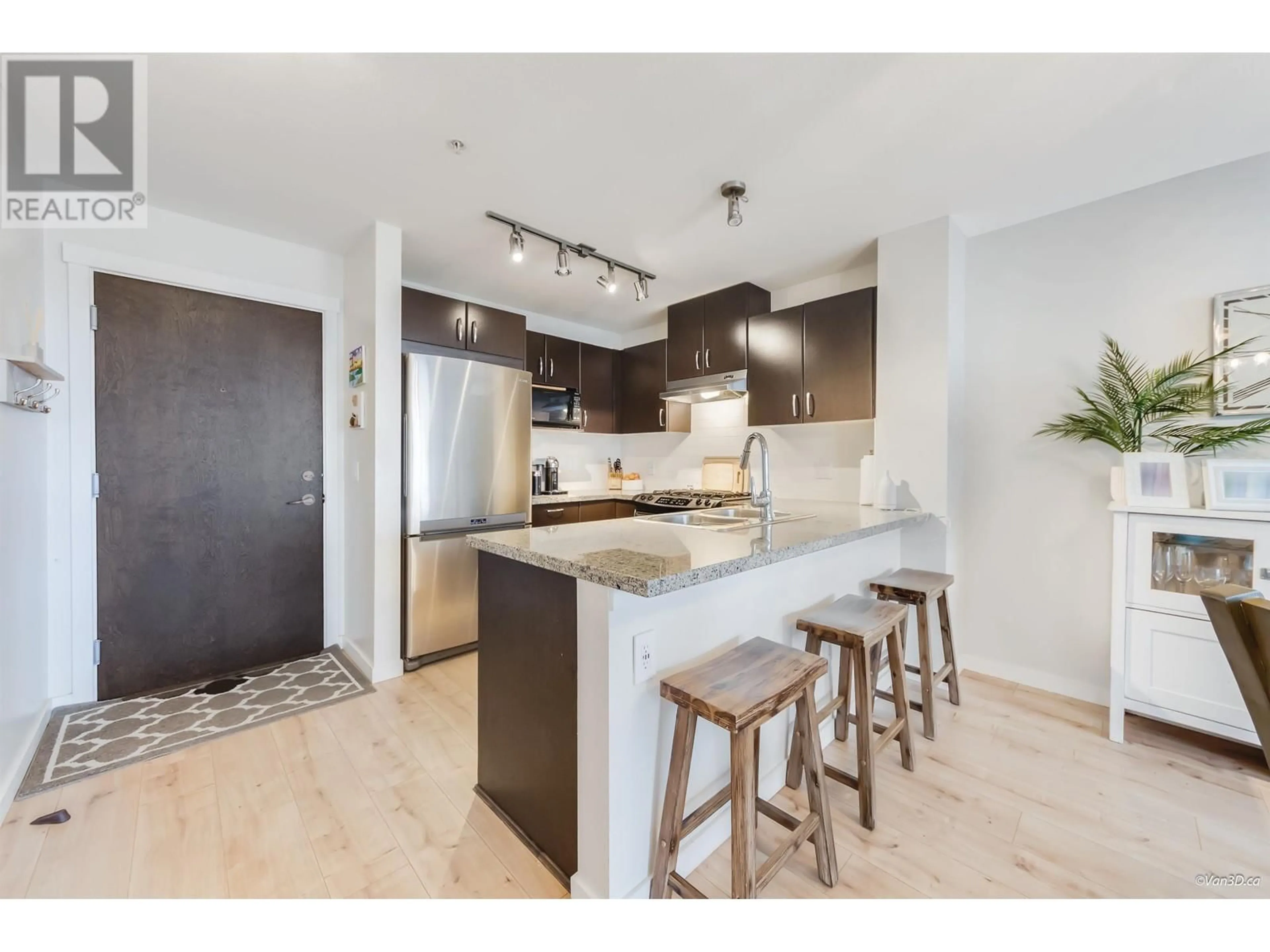 Open concept kitchen, unknown for 517 3110 DAYANEE SPRINGS BOULEVARD, Coquitlam British Columbia V3E0B4