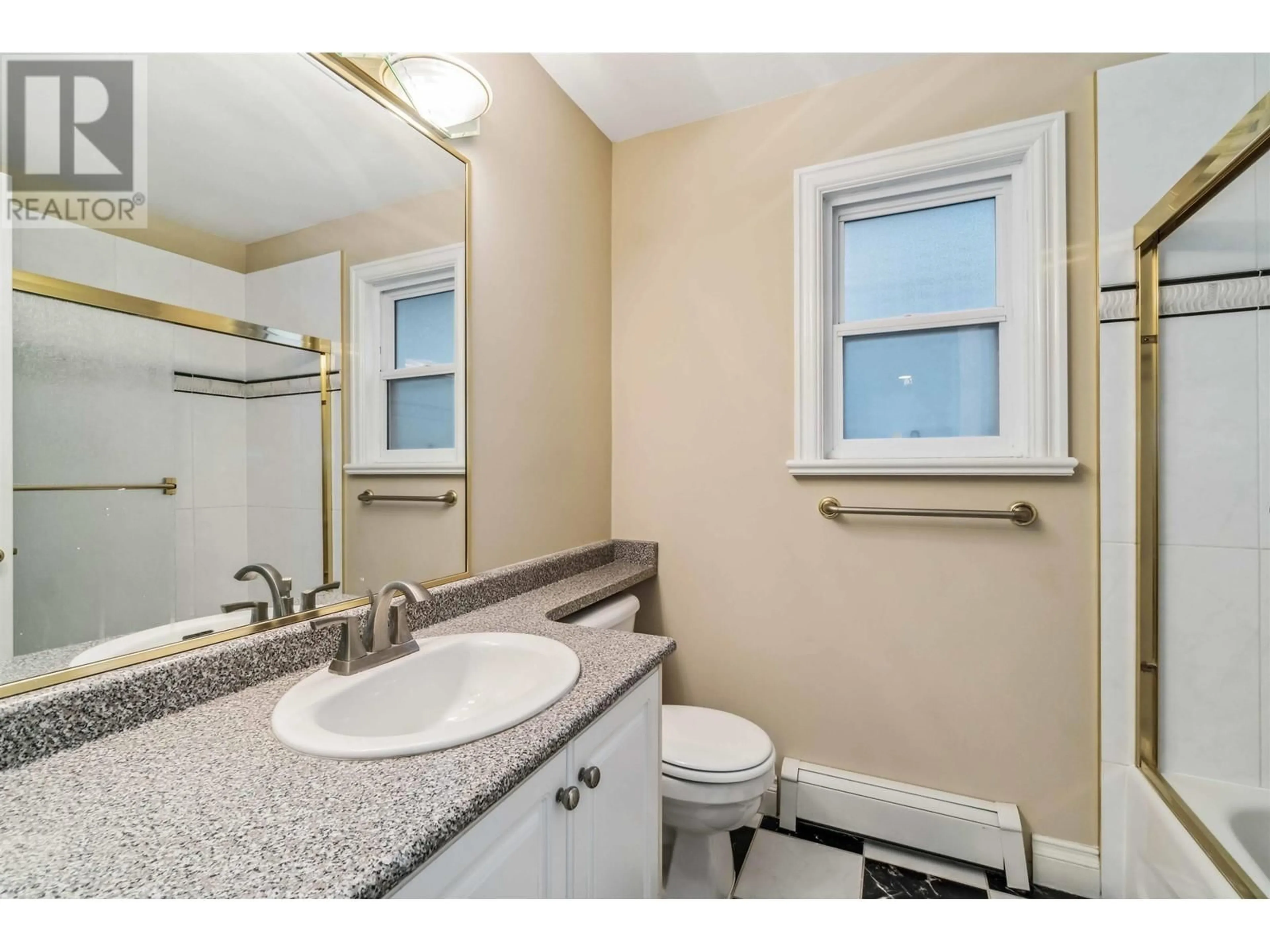 Standard bathroom, ceramic/tile floor for 2018 TURNBERRY LANE, Coquitlam British Columbia V3E3N5