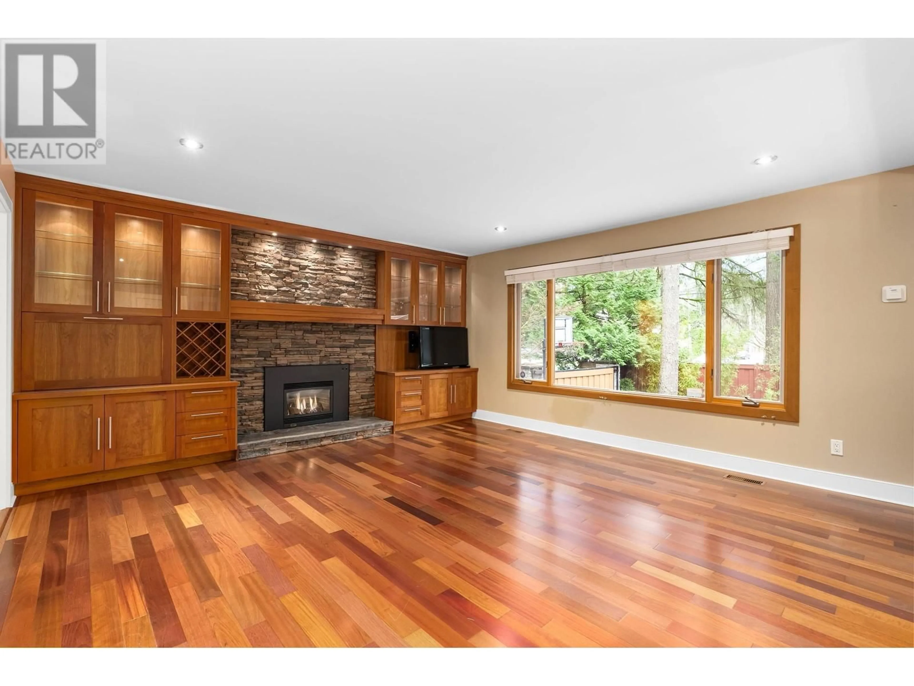 Unknown for 4793 CAPILANO ROAD, North Vancouver British Columbia V7R4K2