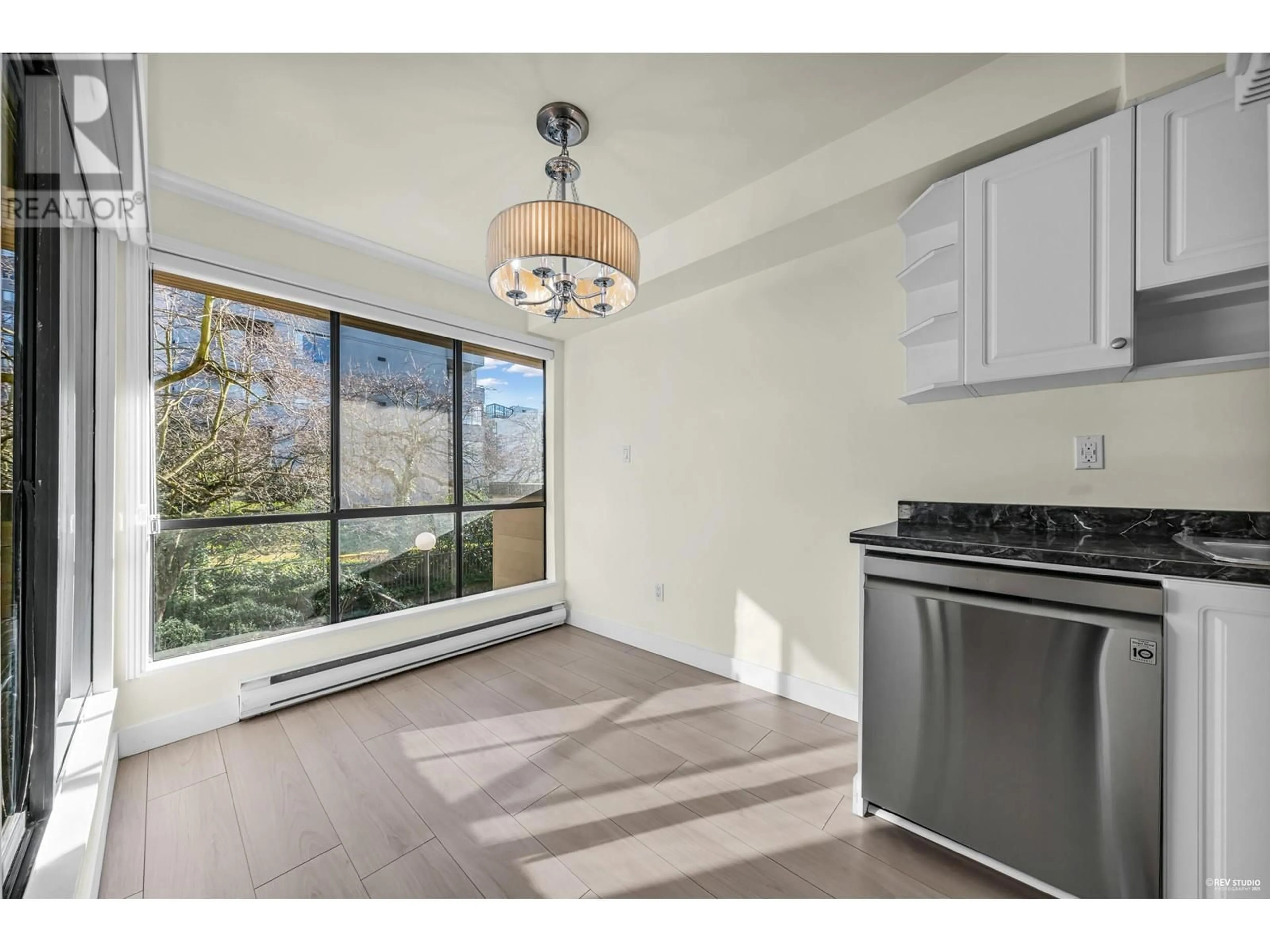 Open concept kitchen, unknown for 206 - 1363 CLYDE AVENUE, West Vancouver British Columbia V7T2W9