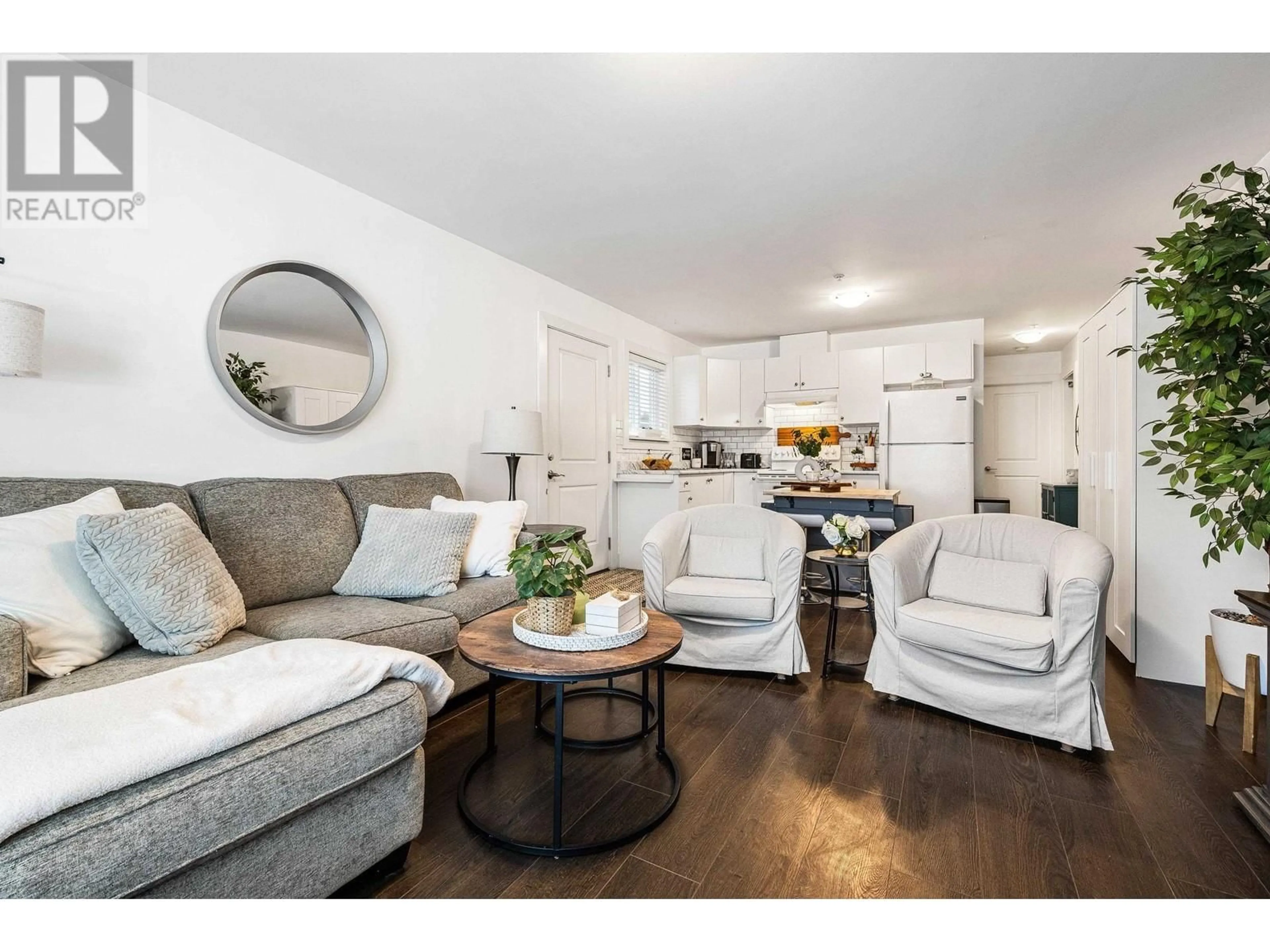 Living room with furniture, wood/laminate floor for 20291 OSPRING STREET, Maple Ridge British Columbia V2X1K7