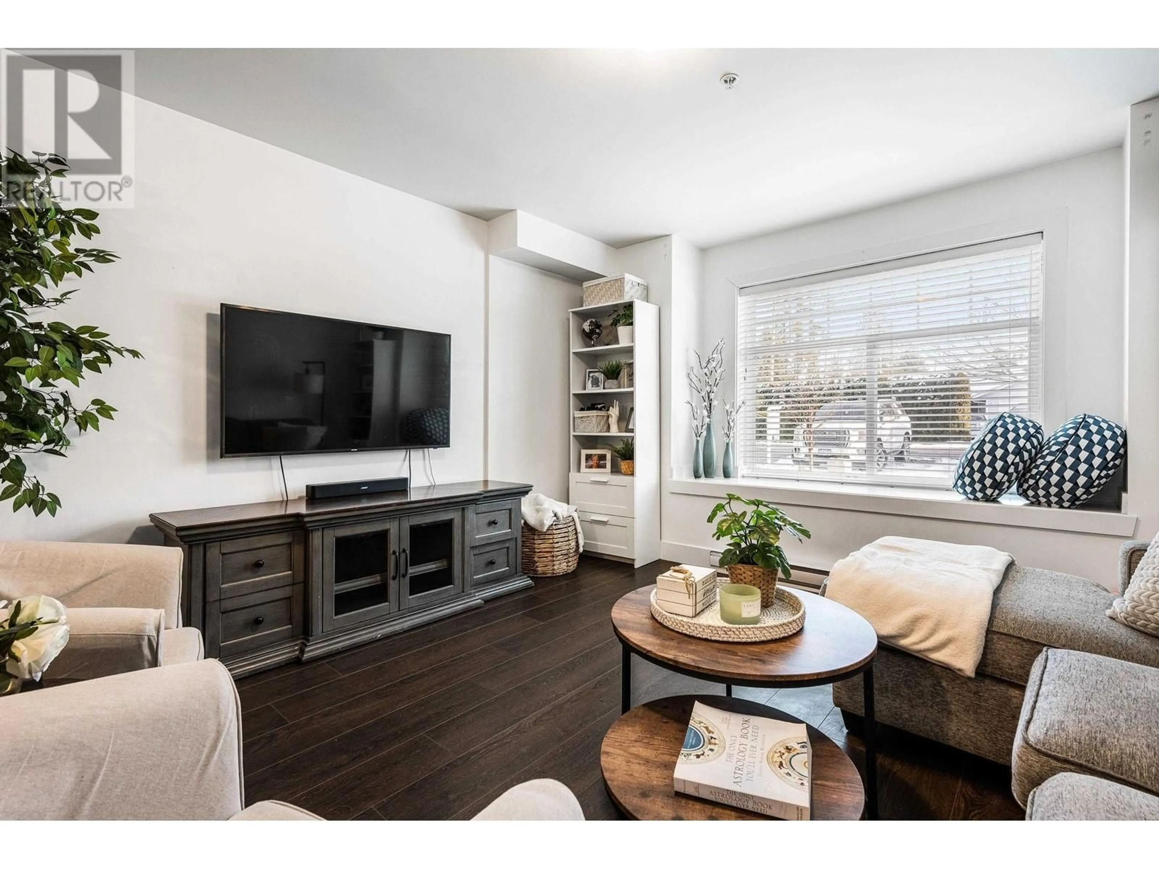 Living room with furniture, wood/laminate floor for 20291 OSPRING STREET, Maple Ridge British Columbia V2X1K7