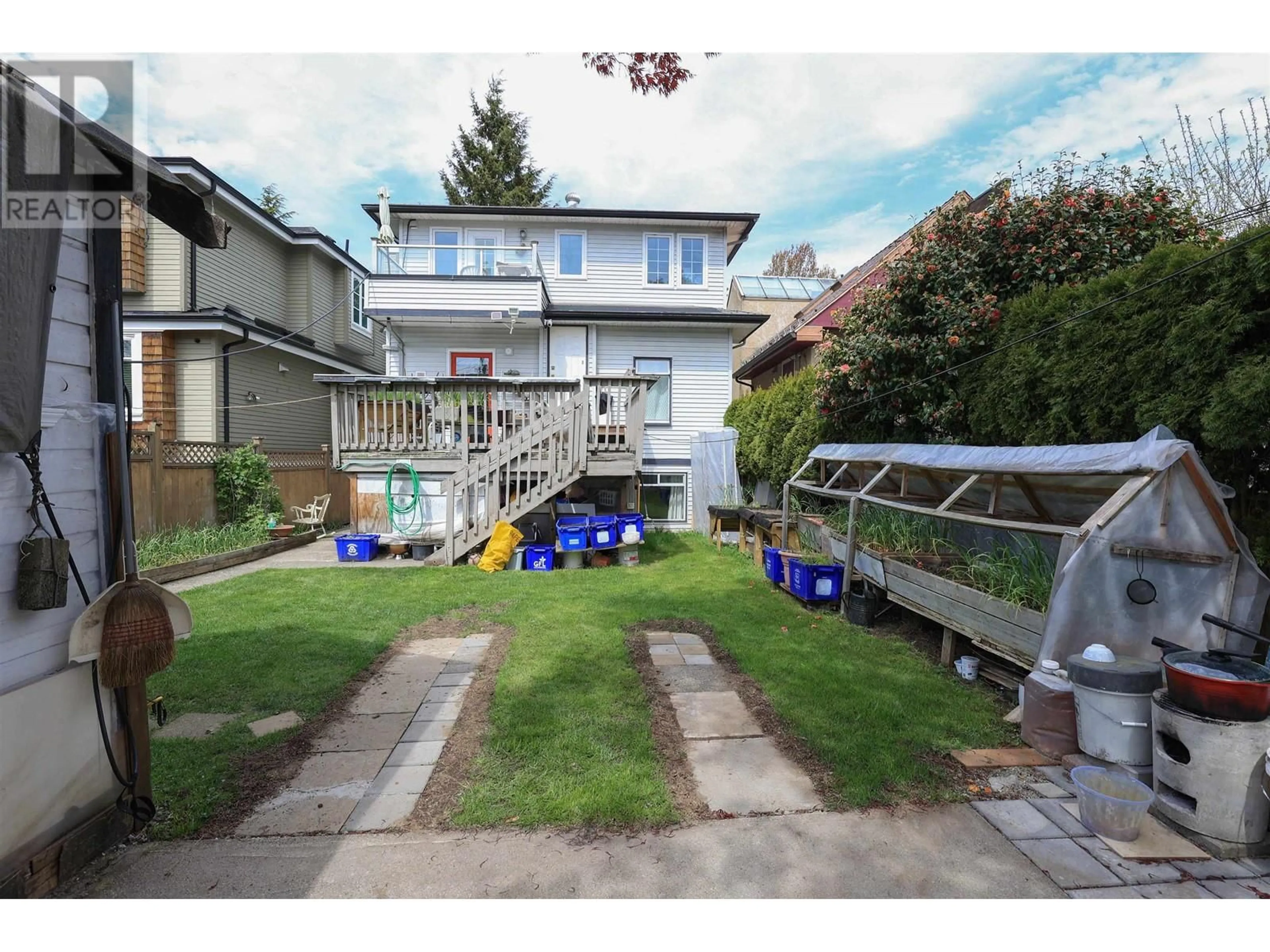 A pic from outside/outdoor area/front of a property/back of a property/a pic from drone, street for 4530 W 11TH AVENUE, Vancouver British Columbia V6R2M4