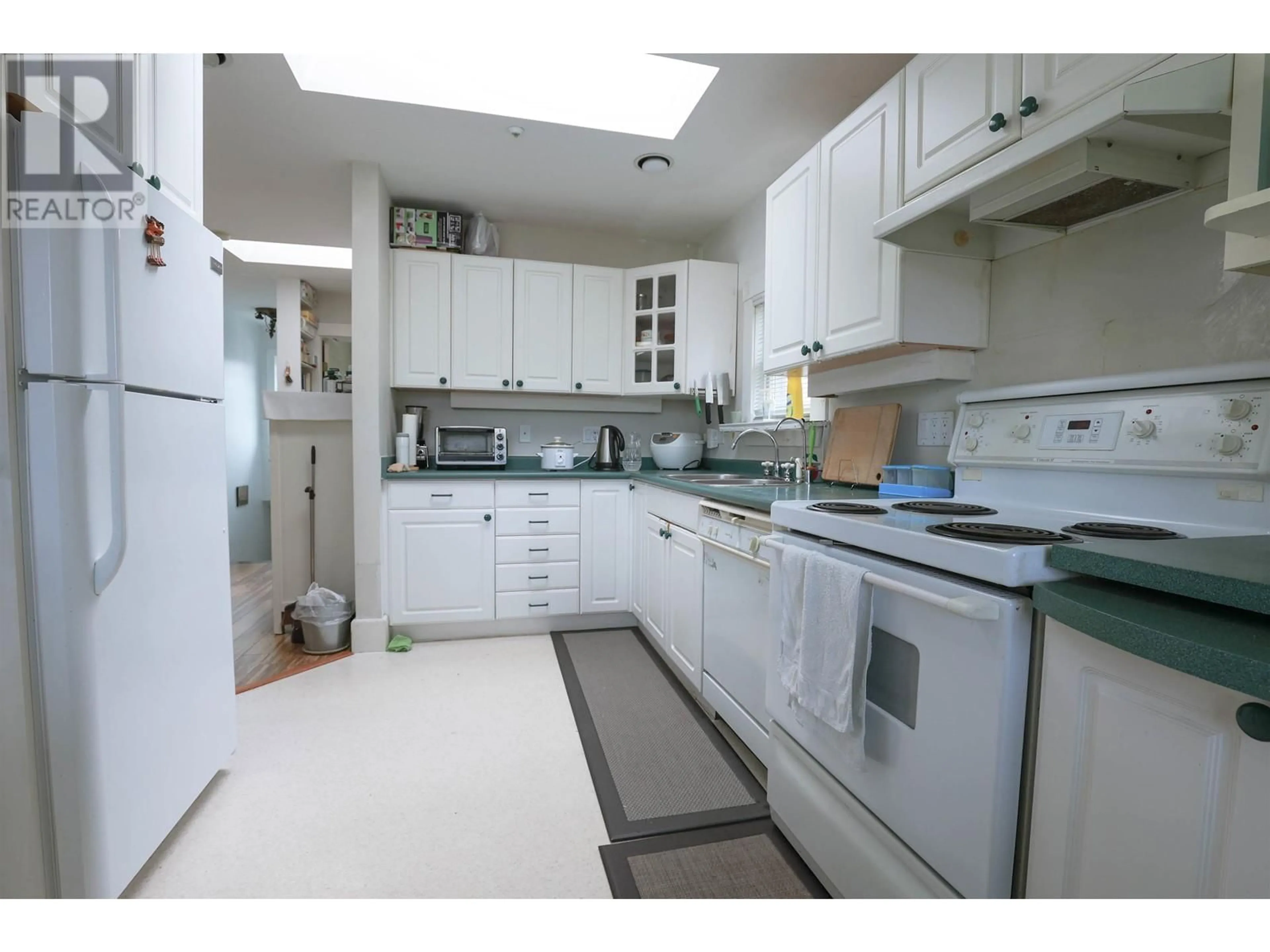 Standard kitchen, ceramic/tile floor for 4530 W 11TH AVENUE, Vancouver British Columbia V6R2M4