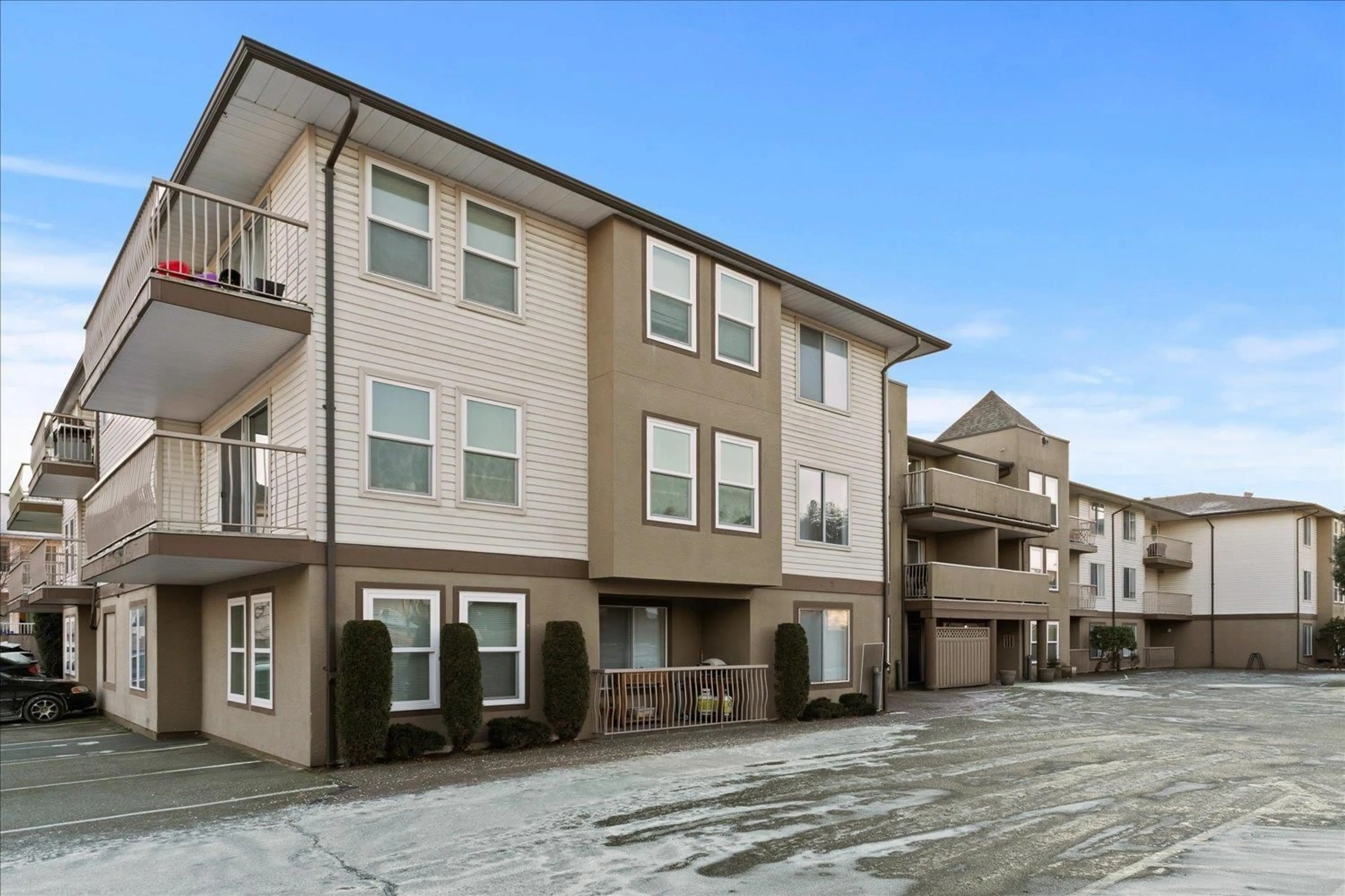 Patio, unknown for 208 - 45702 WATSON ROAD, Chilliwack British Columbia V2R3E6