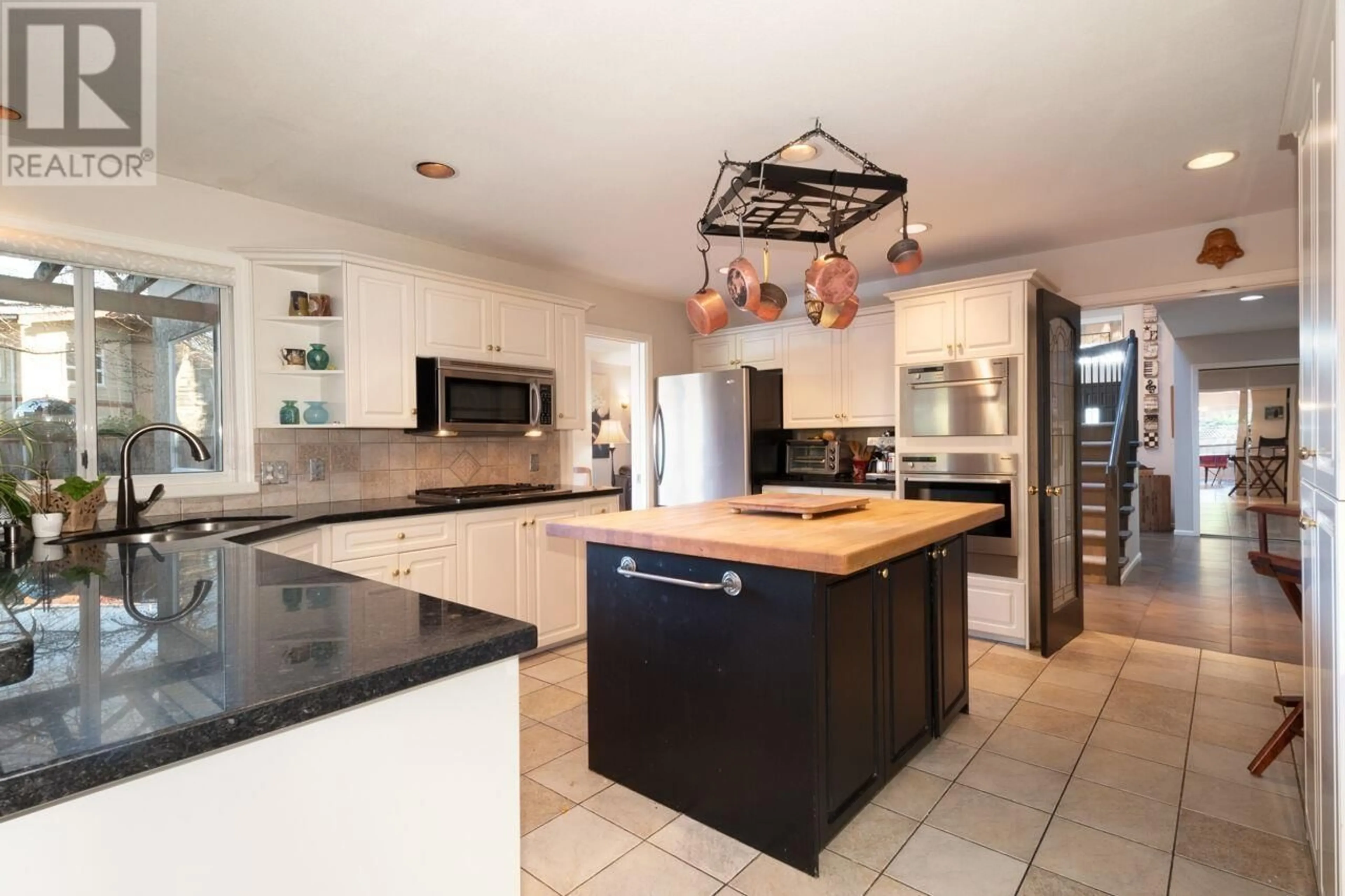 Open concept kitchen, ceramic/tile floor for 12019 OSPREY COURT, Richmond British Columbia V7E3B1