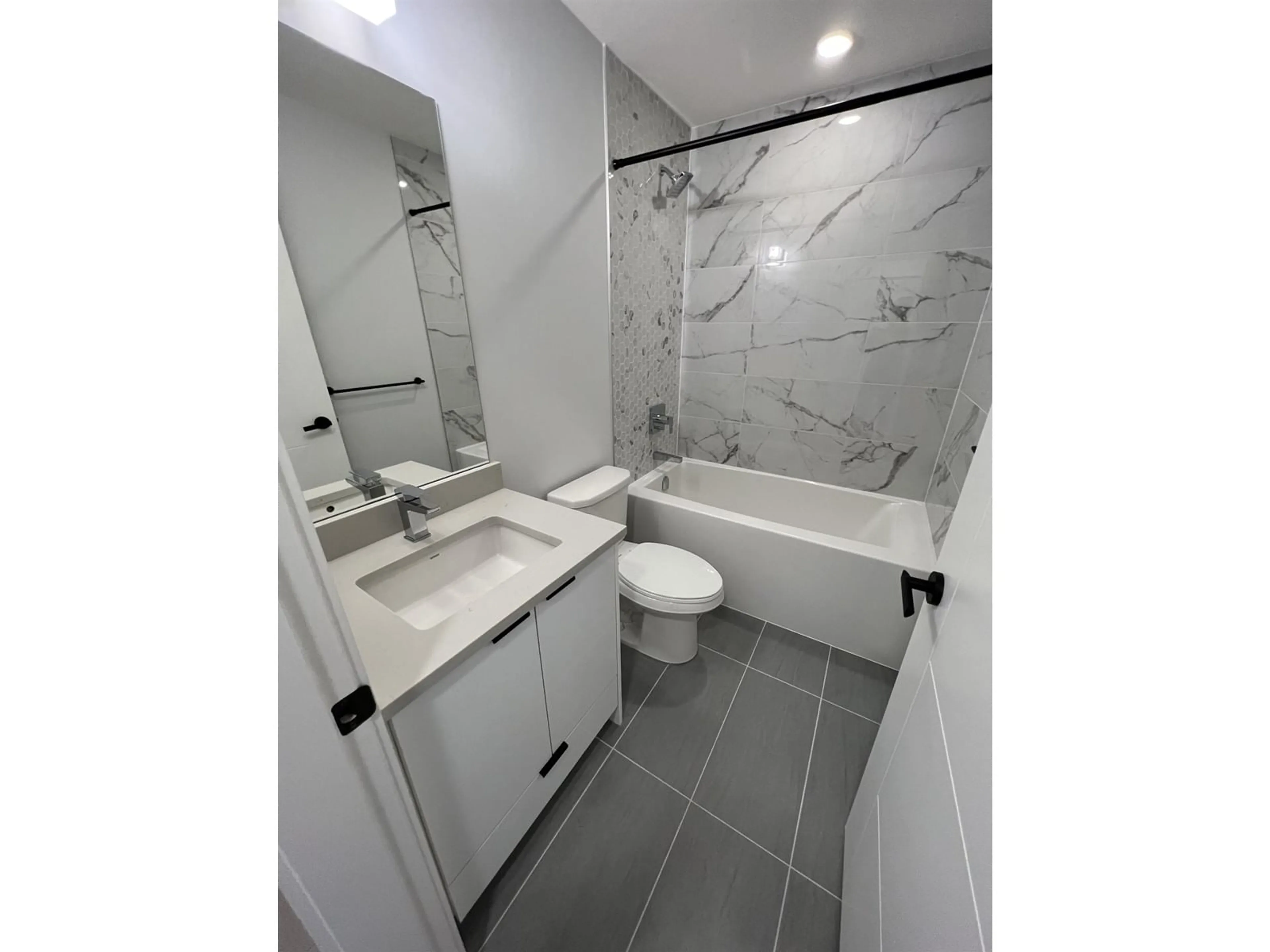 Standard bathroom, ceramic/tile floor for 101 19825 54 AVENUE, Langley British Columbia V3A0P6