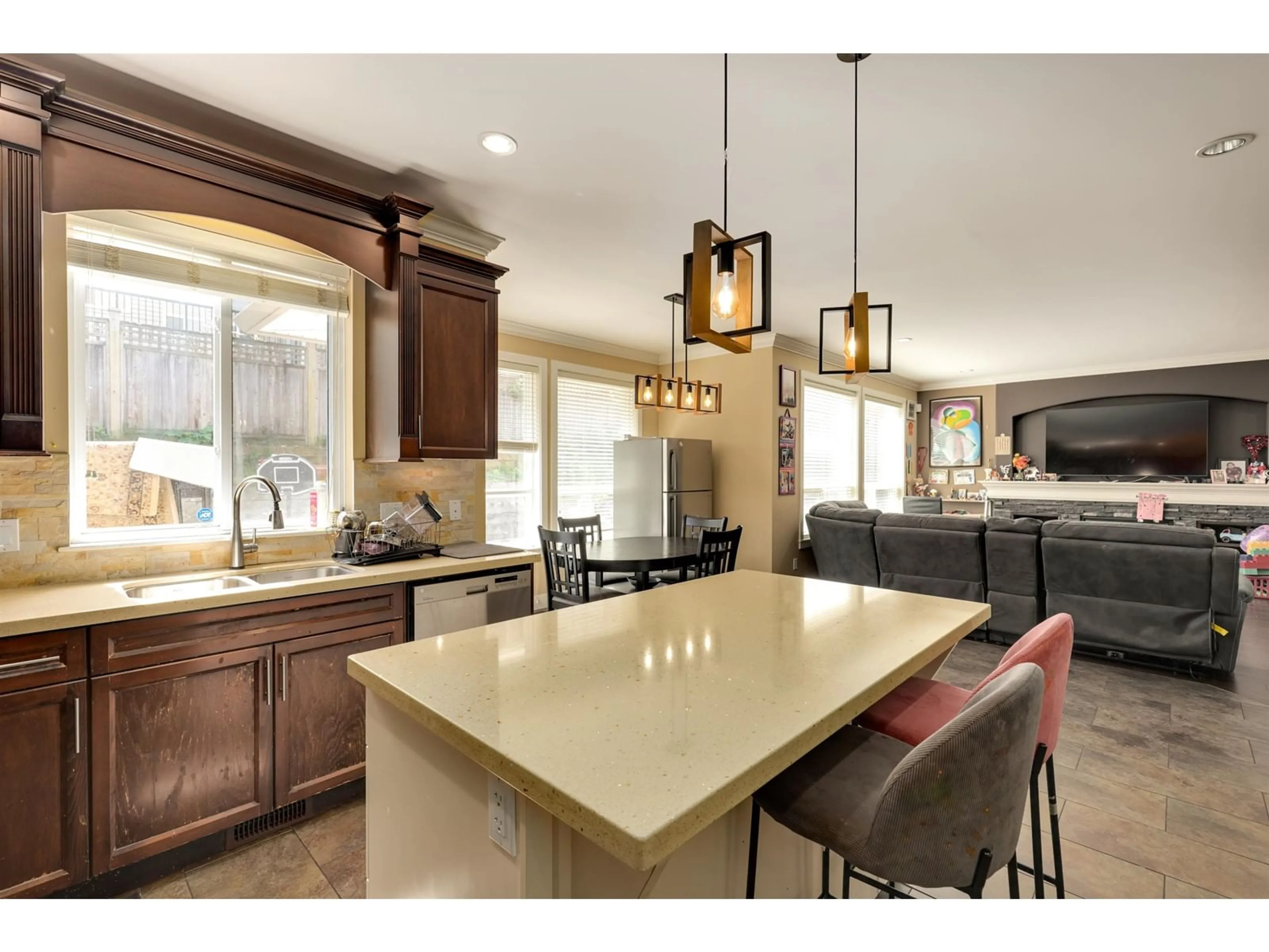Open concept kitchen, ceramic/tile floor for 14756 62, Surrey British Columbia V3S2L1