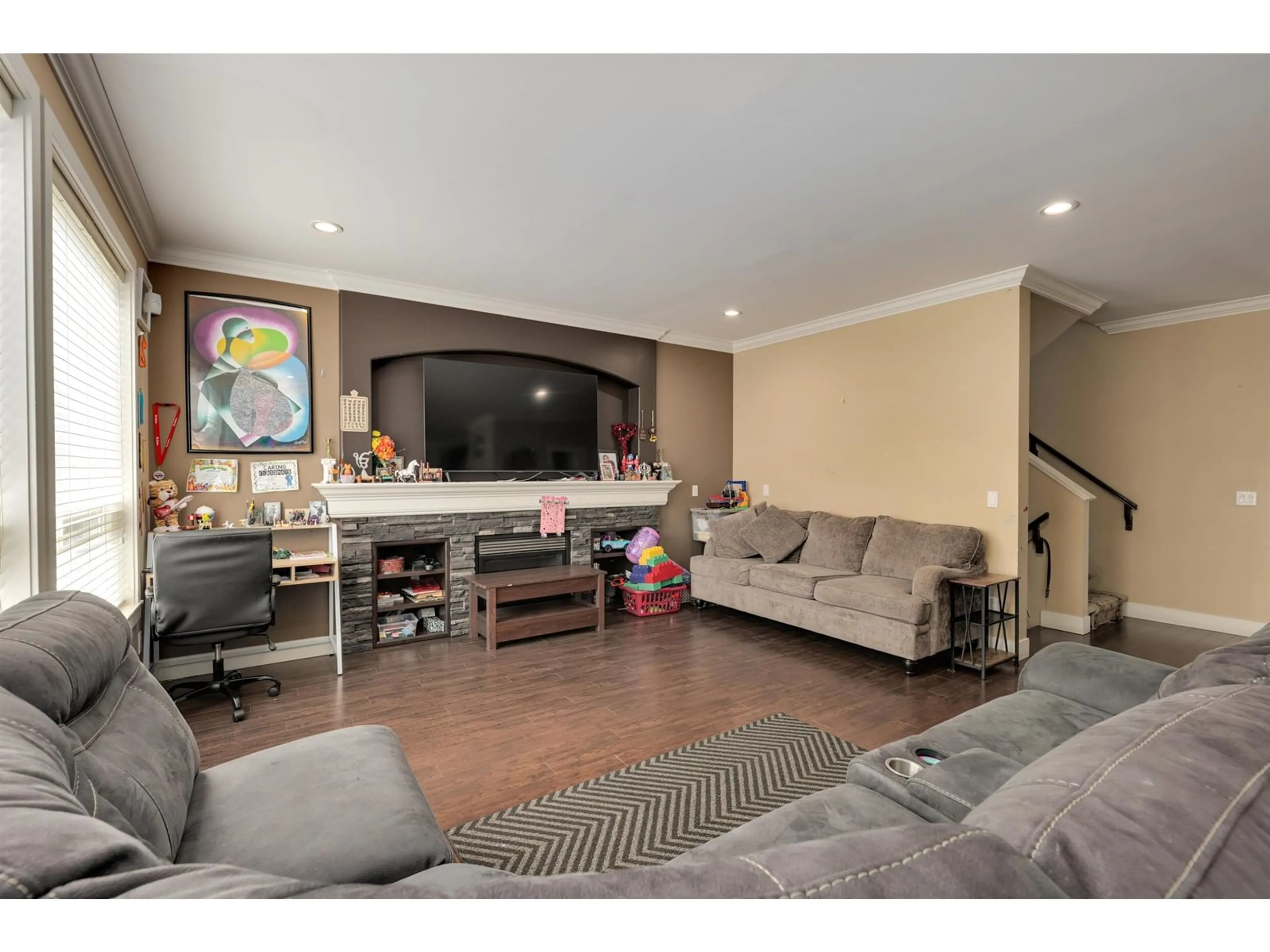 Living room with furniture, unknown for 14756 62, Surrey British Columbia V3S2L1