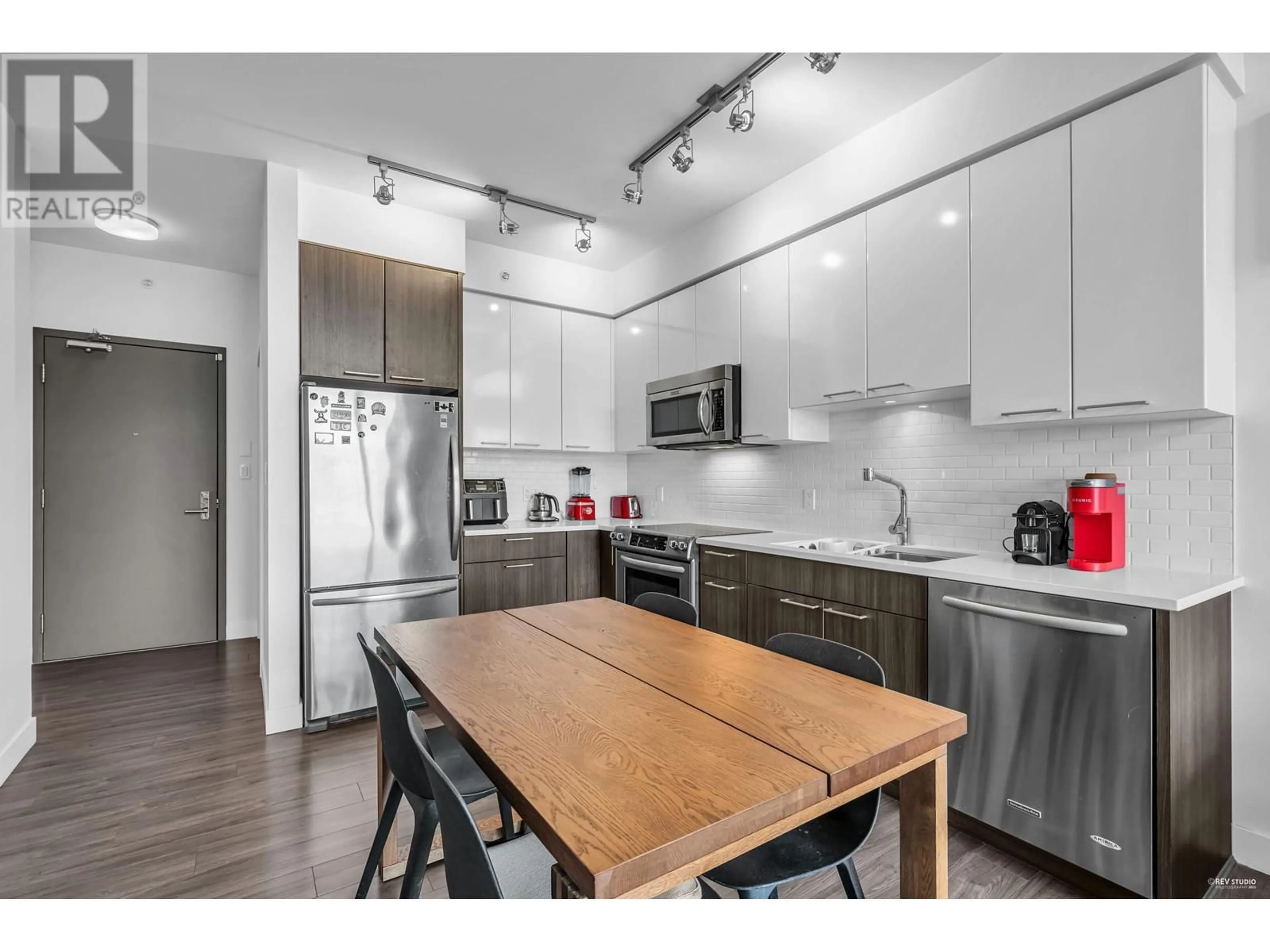 Open concept kitchen, wood/laminate floor for 402 1201 W 16TH STREET, North Vancouver British Columbia V7P1R5