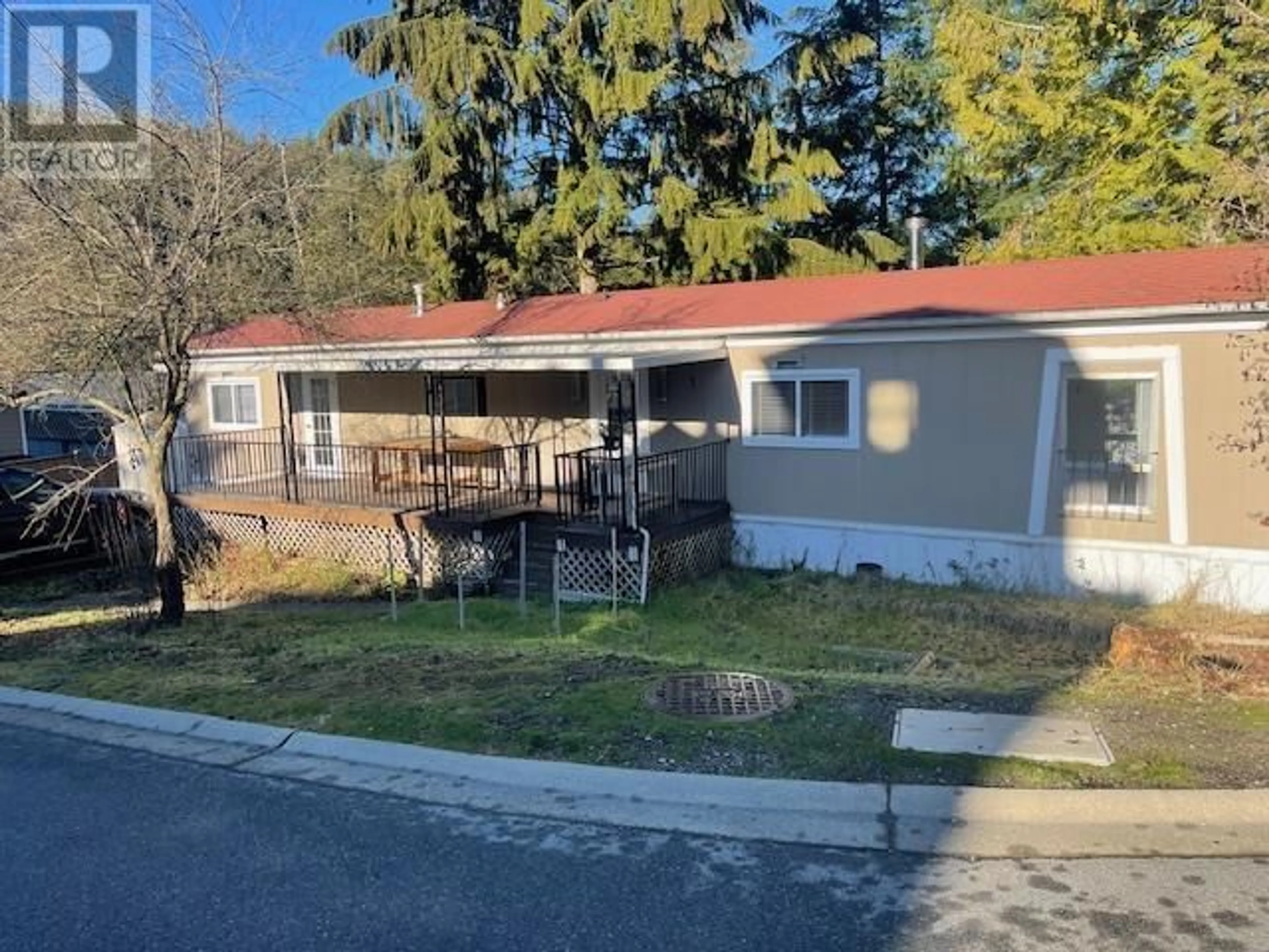 A pic from outside/outdoor area/front of a property/back of a property/a pic from drone, street for 1 3295 SUNNYSIDE ROAD, Anmore British Columbia V3H4Z4