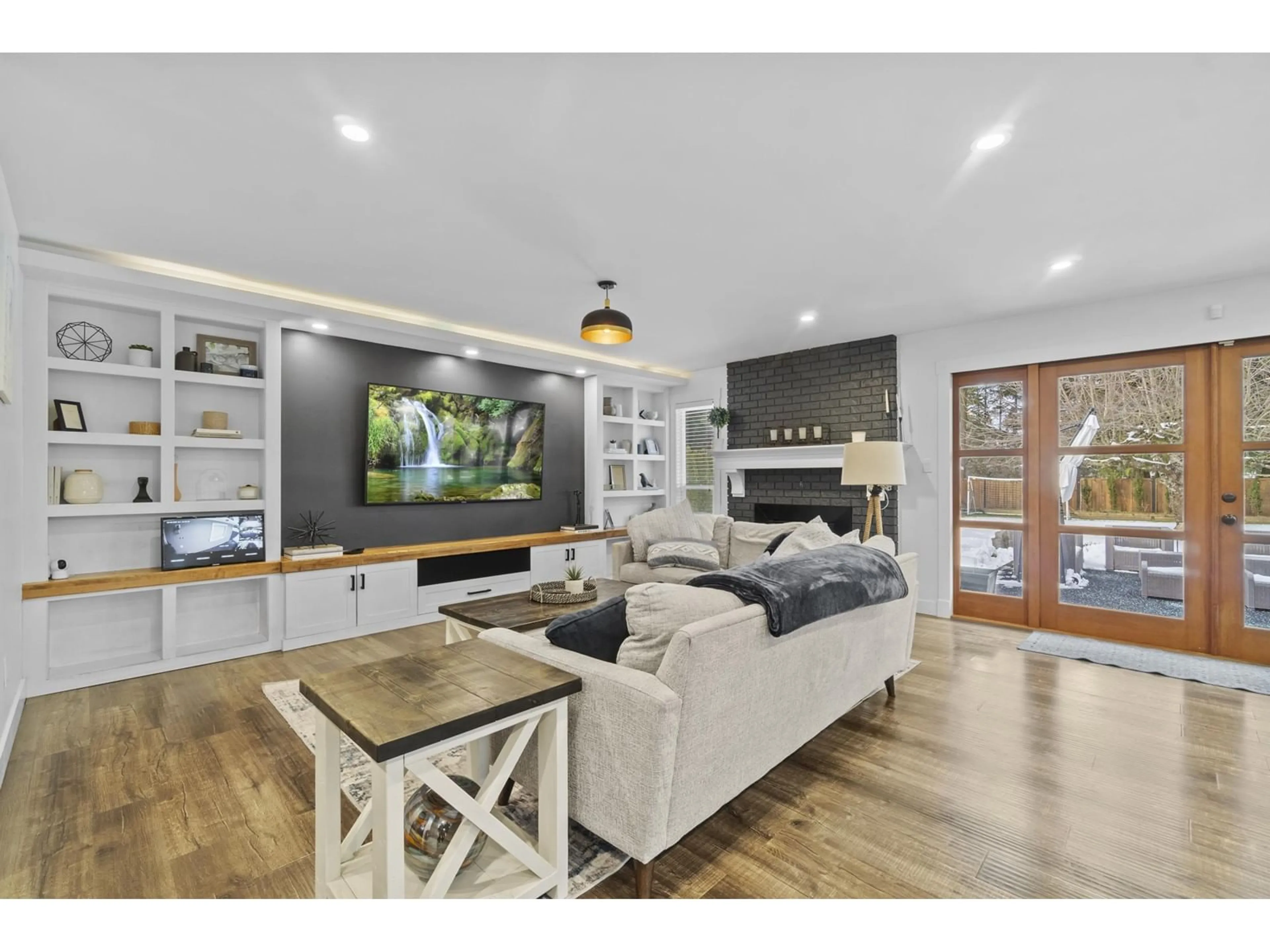 Living room with furniture, wood/laminate floor for 19971 39A AVENUE, Langley British Columbia V3A7G3