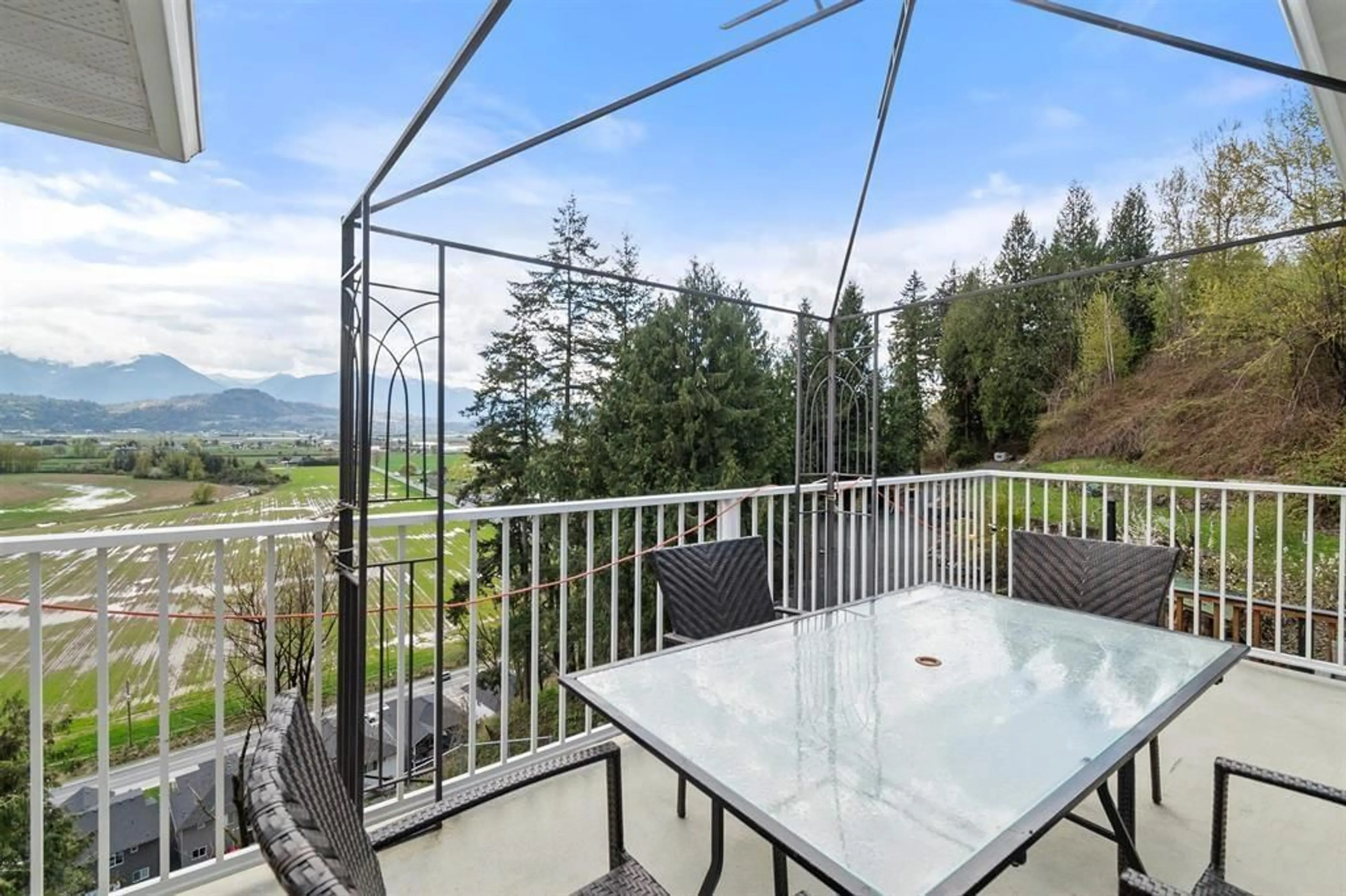 Patio, mountain view for 47360 MOUNTAIN PARK DRIVE|Little Mountai, Chilliwack British Columbia V2P7P6