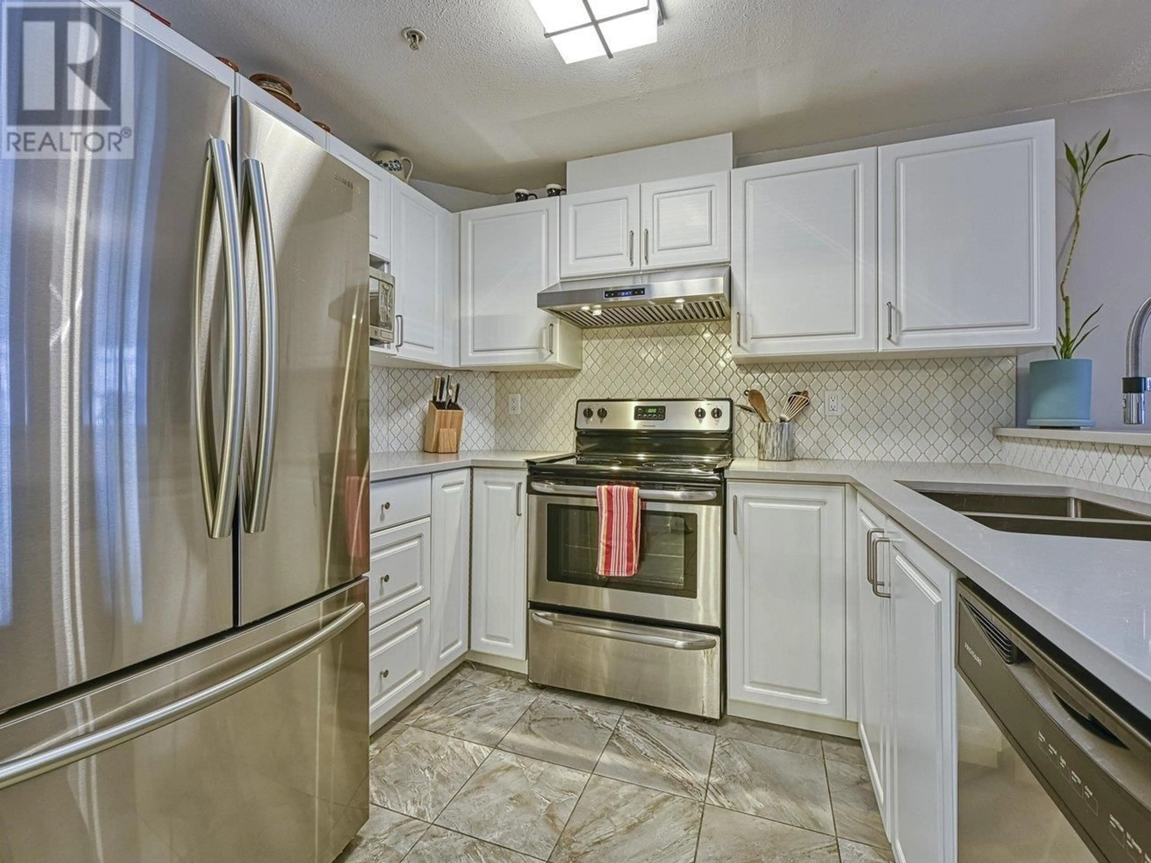 Standard kitchen, ceramic/tile floor for 101 215 TWELFTH STREET, New Westminster British Columbia V3M4H4