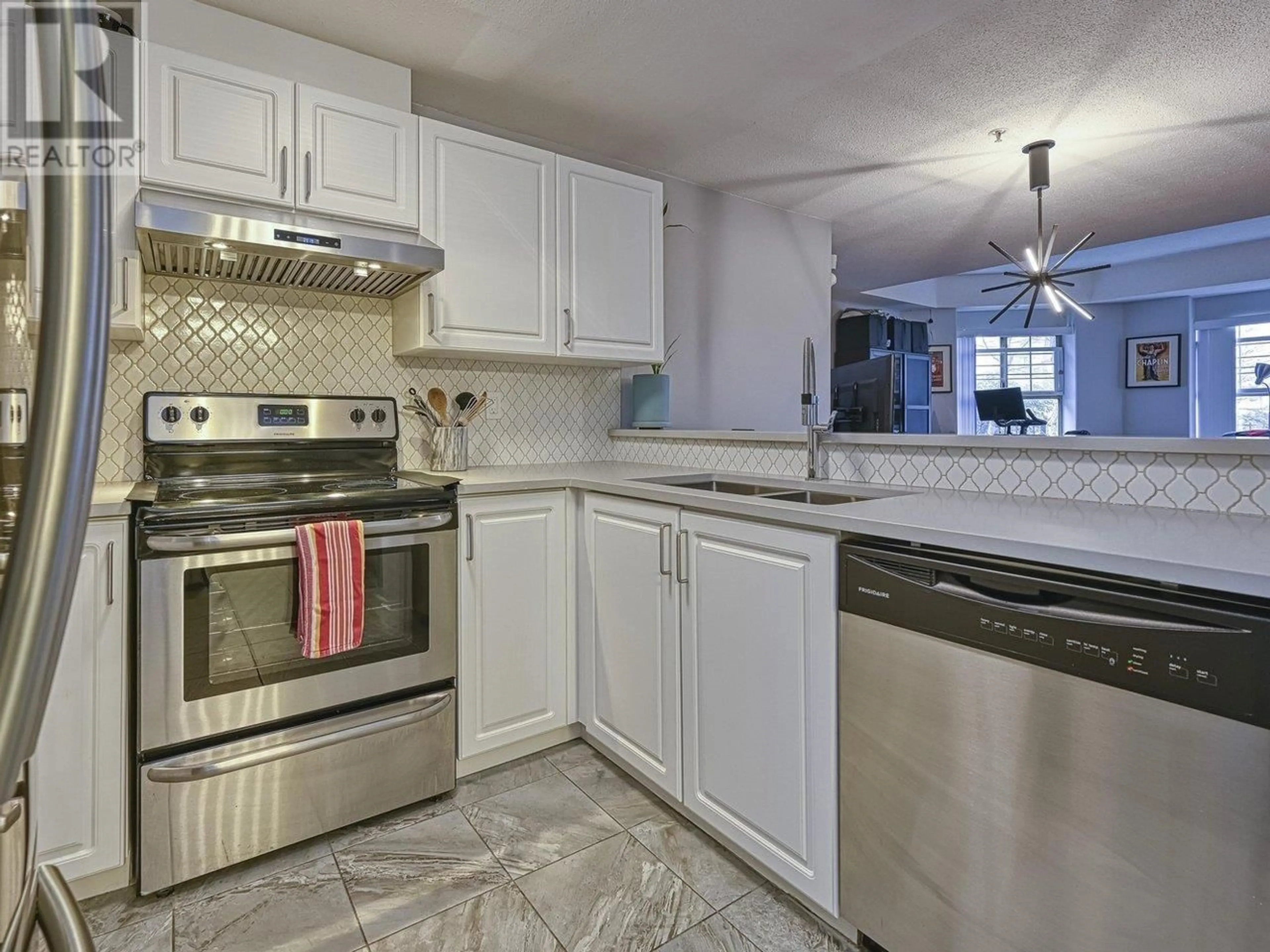 Standard kitchen, ceramic/tile floor for 101 215 TWELFTH STREET, New Westminster British Columbia V3M4H4