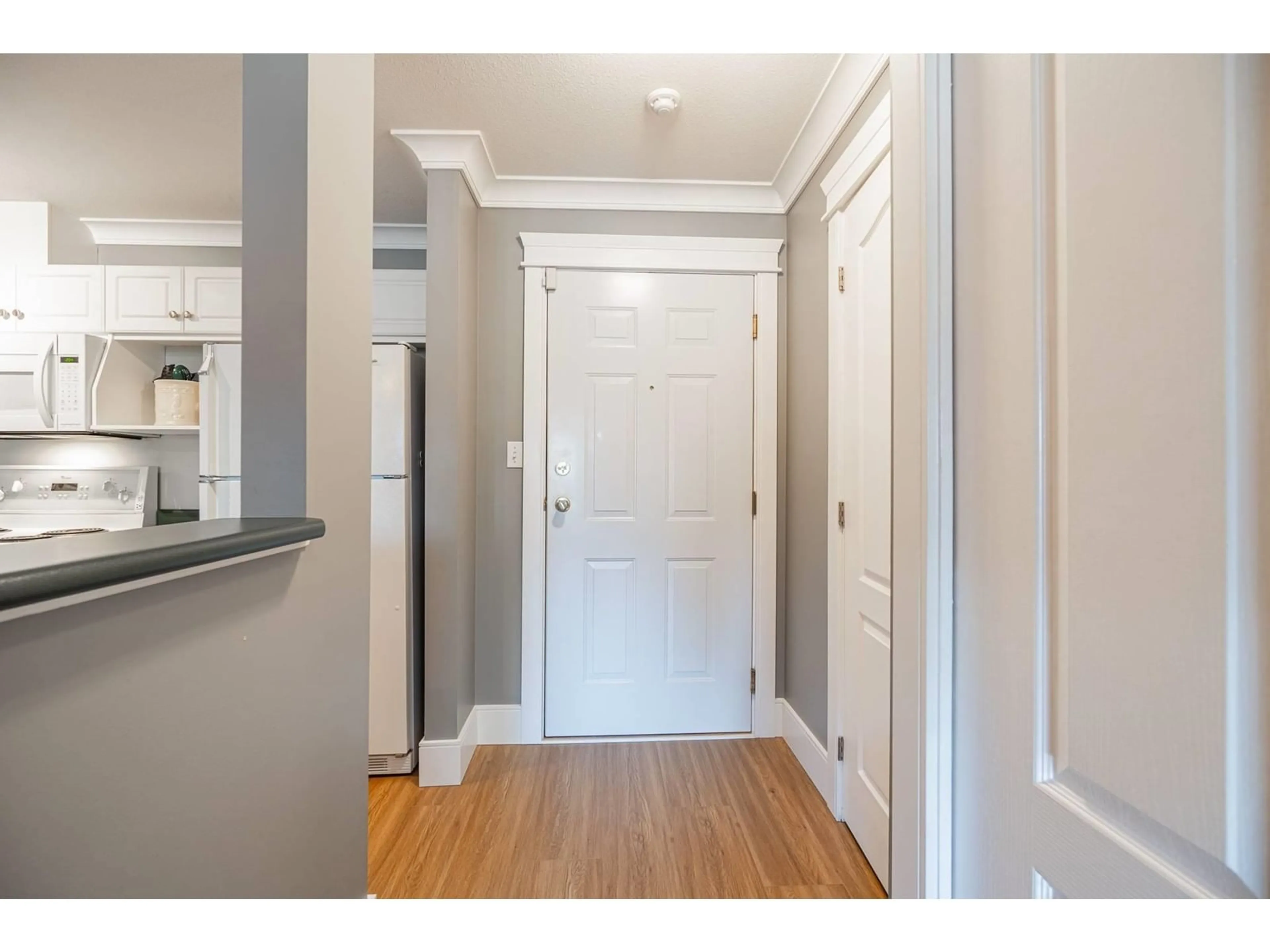 Indoor entryway for 306 33718 KING ROAD, Abbotsford British Columbia V2S8J3