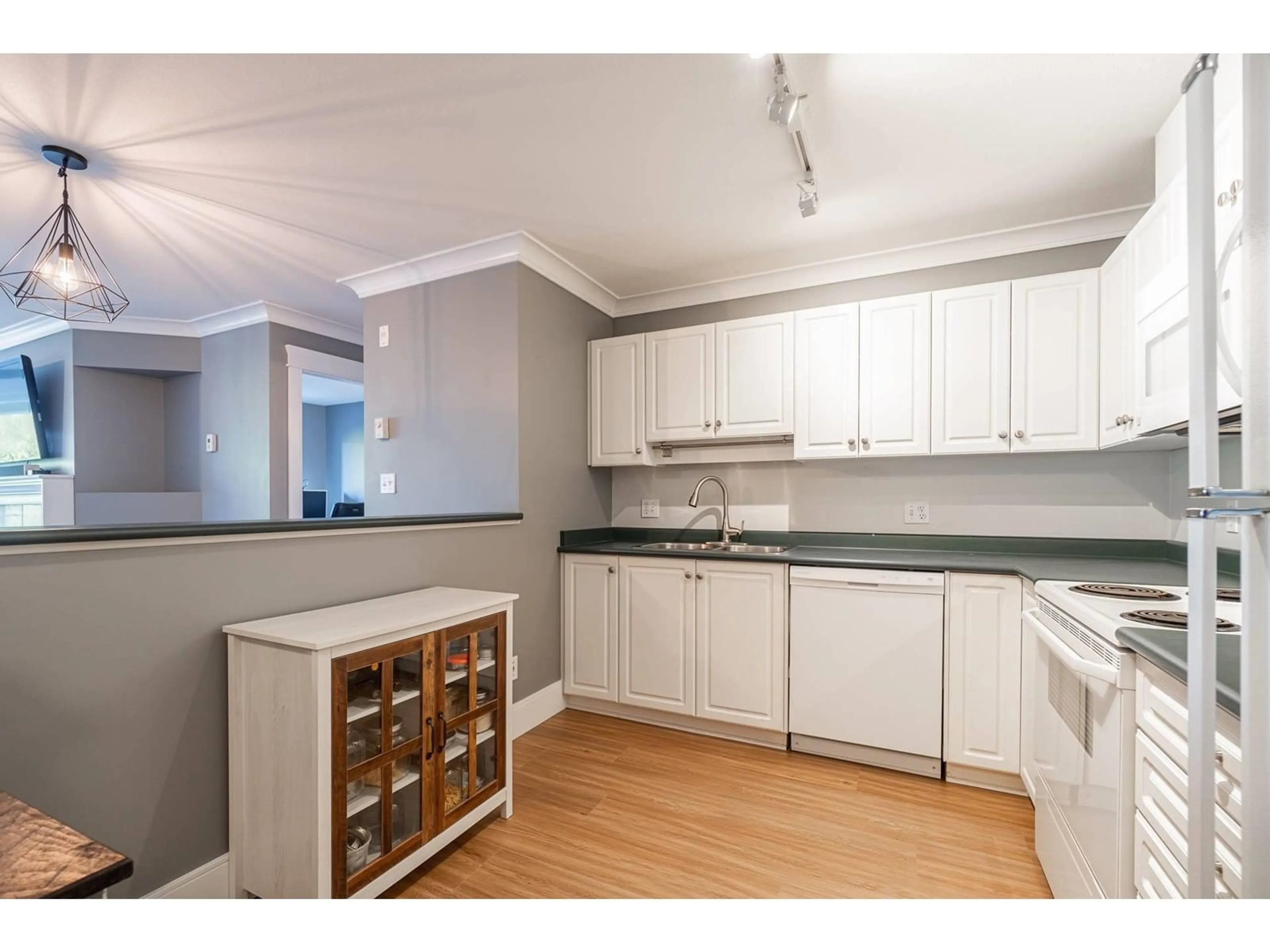 Standard kitchen, unknown for 306 33718 KING ROAD, Abbotsford British Columbia V2S8J3