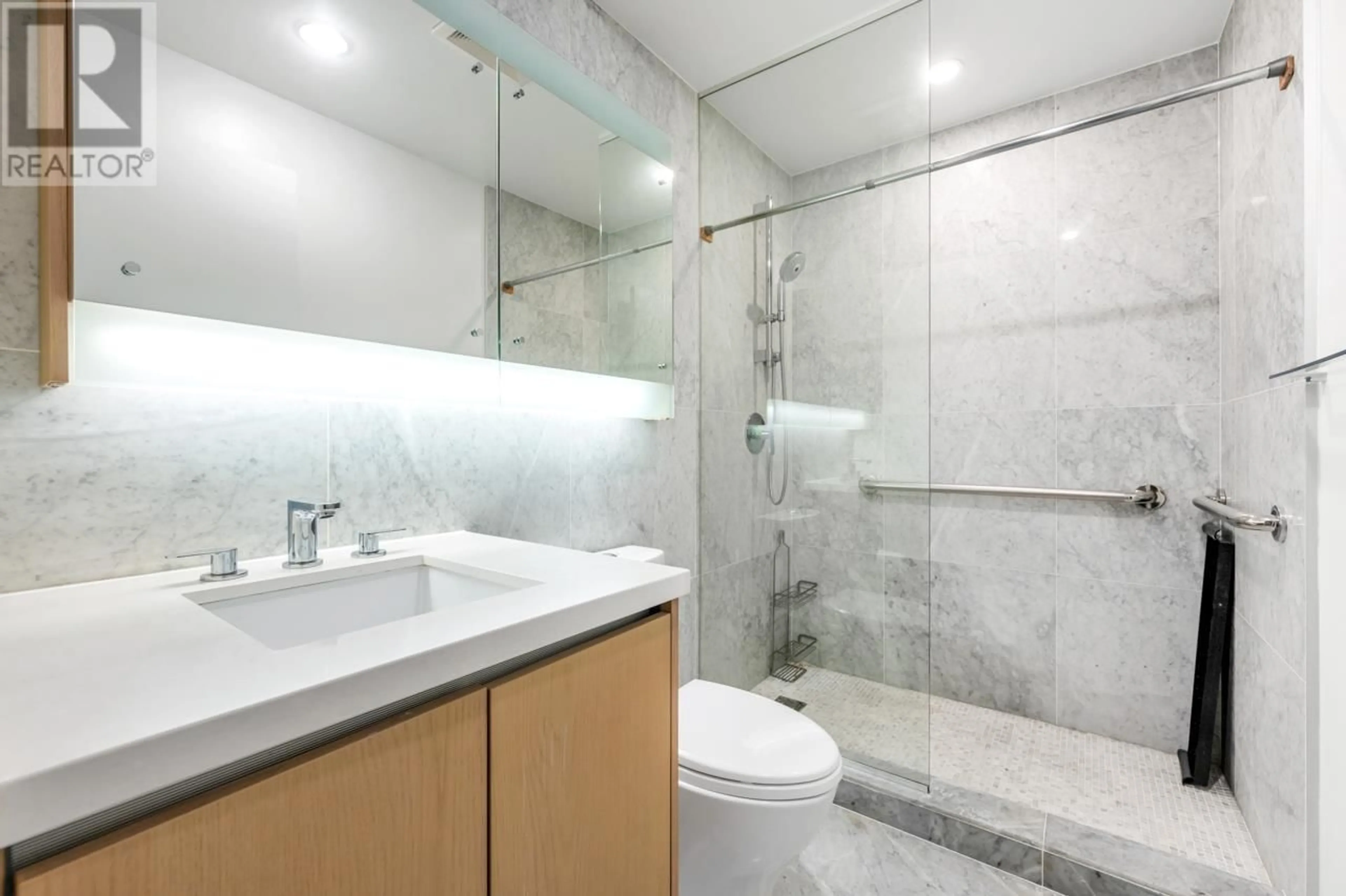 Standard bathroom, ceramic/tile floor for 1810 6588 NELSON AVENUE, Burnaby British Columbia V5H0E8